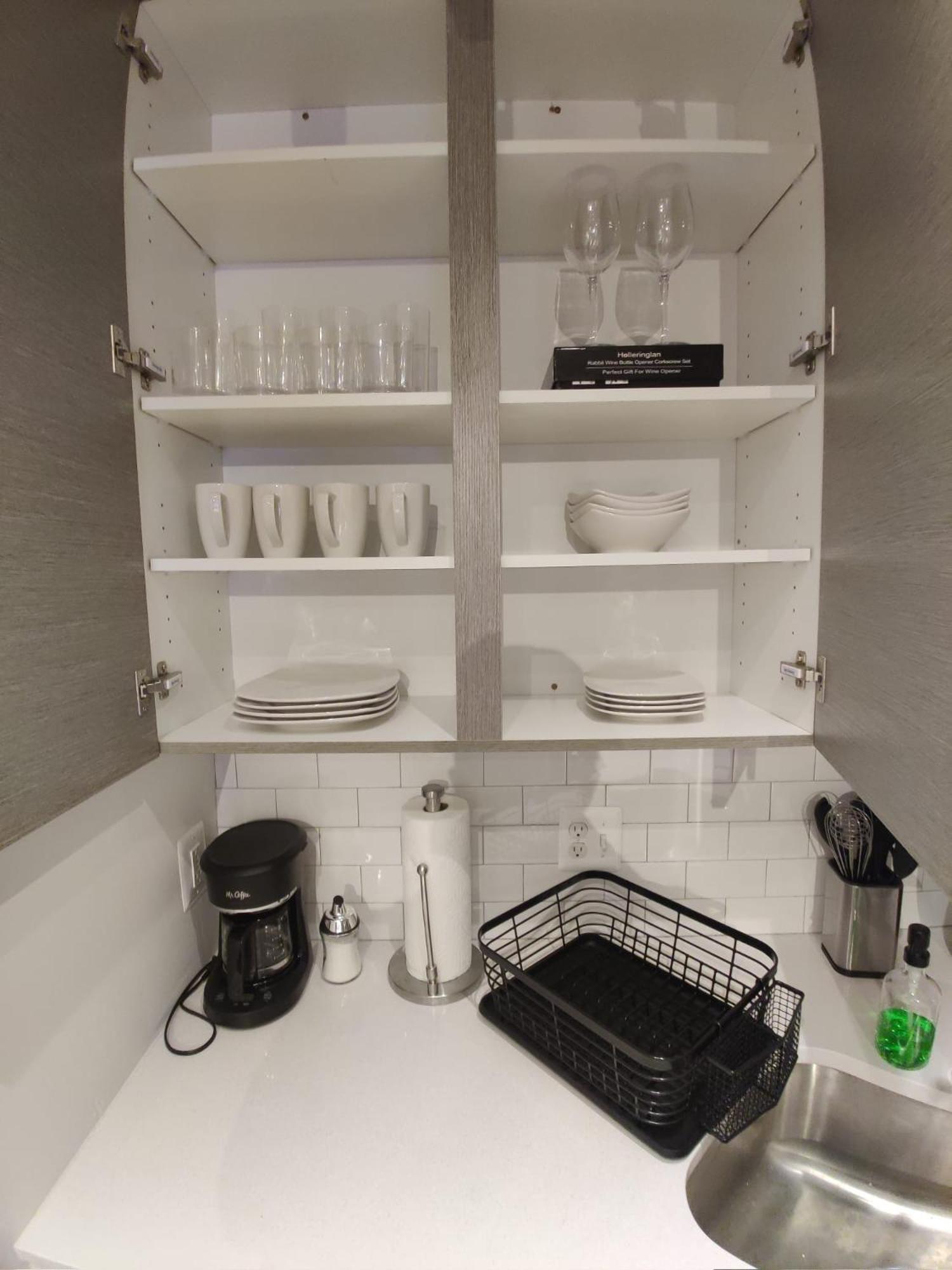 Inner Harbor's Best Furnished Luxury Apartments apts - Property Image 2