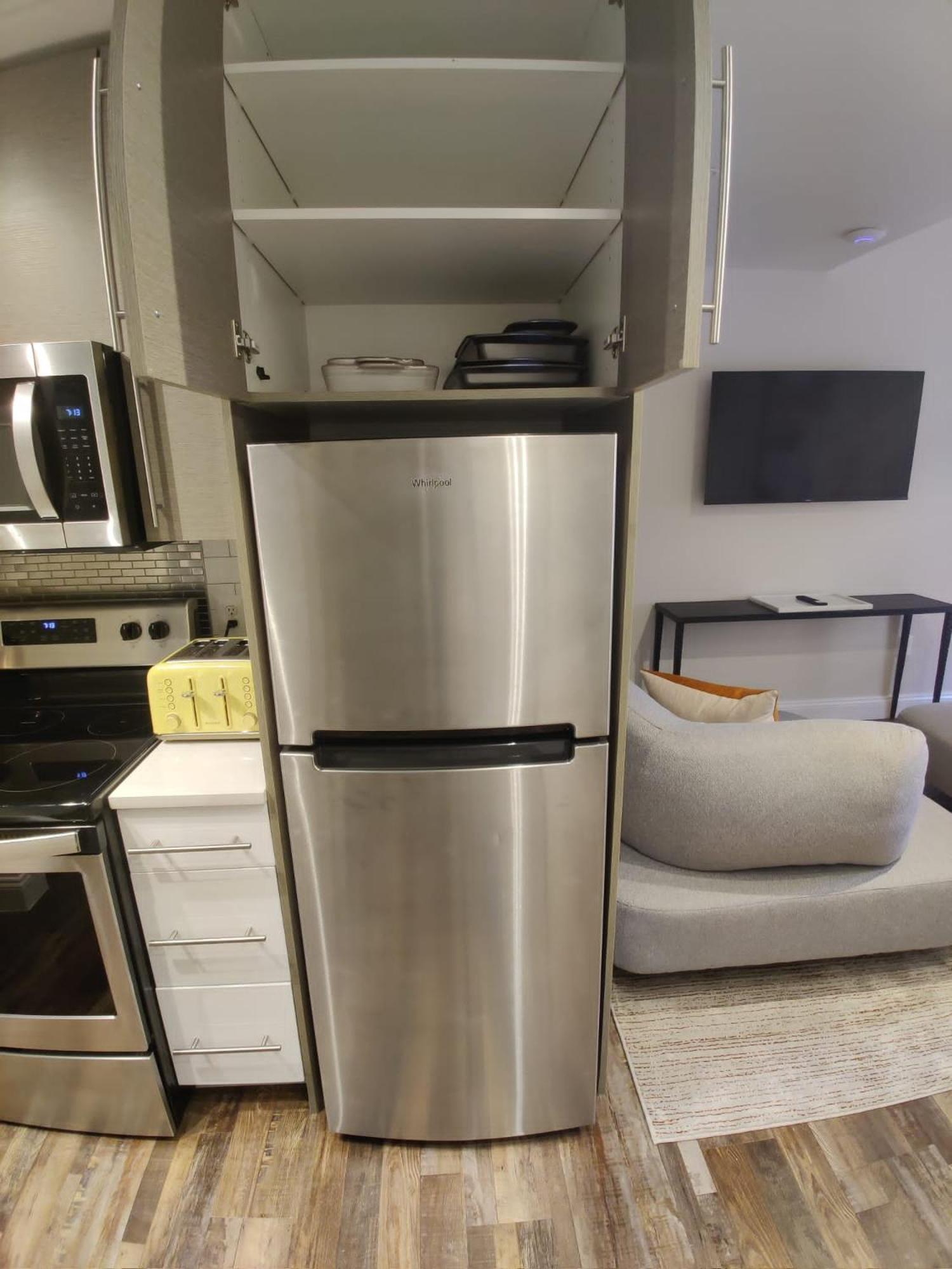 Inner Harbor's Best Furnished Luxury Apartments apts - Property Image 9