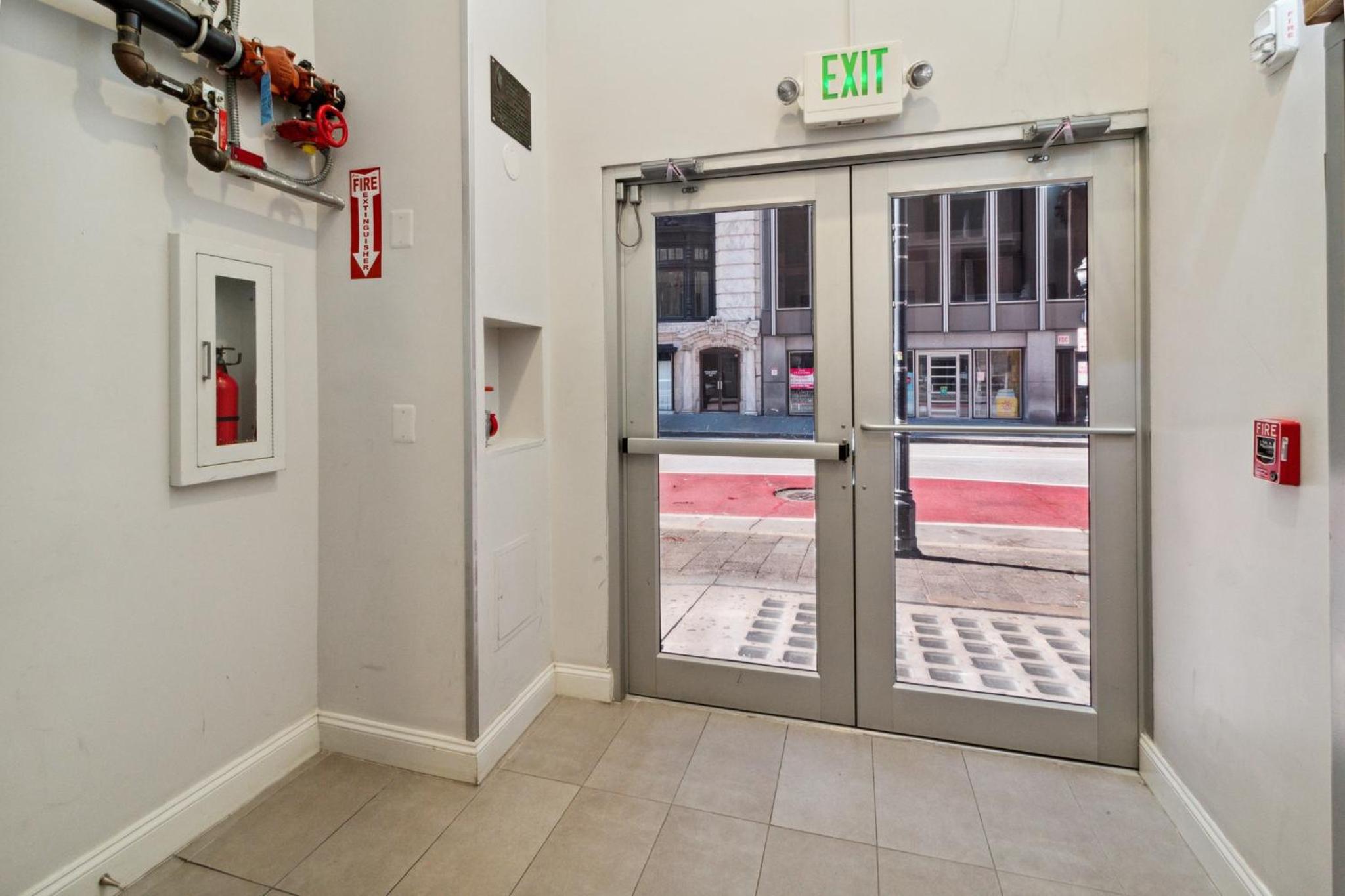 Inner Harbor's Best Furnished Luxury Apartments apts - Property Image 7