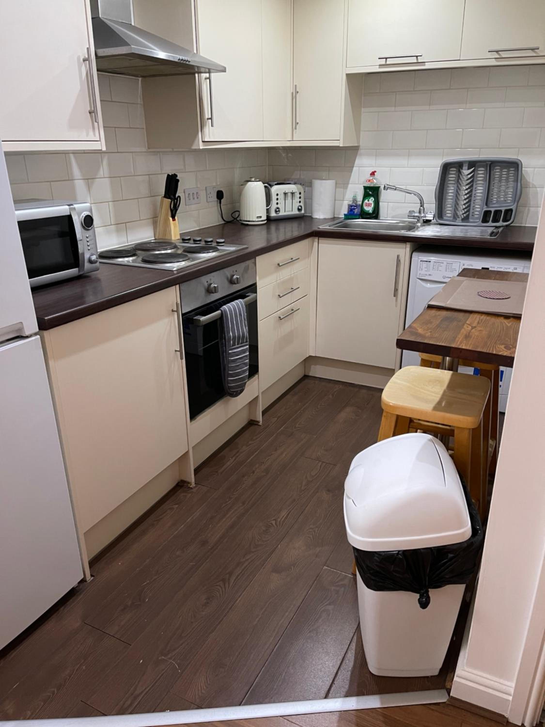 Modern, Quiet, Sleeps 10, Parking, Anfield, Beatles, Liverpool view 5