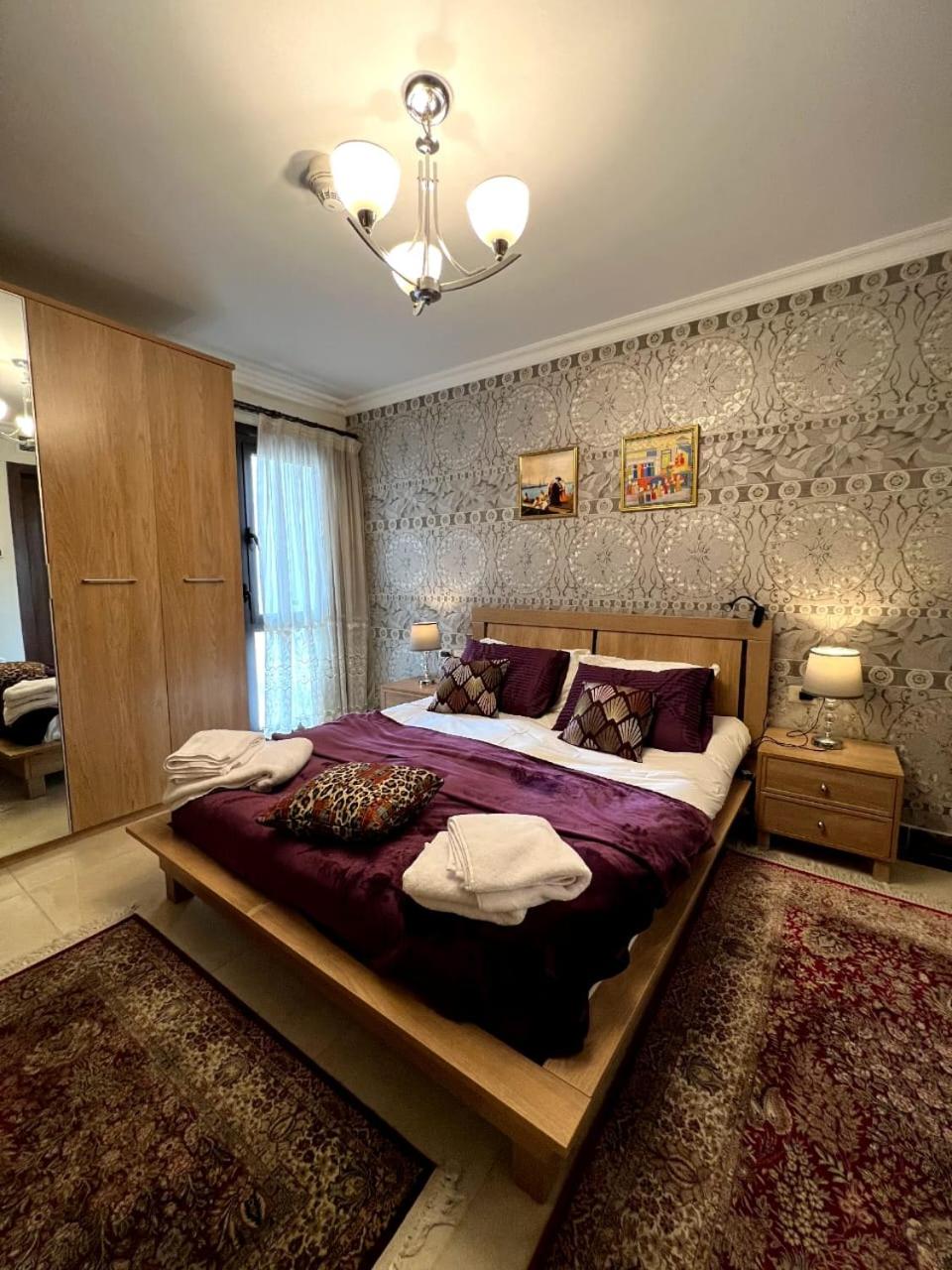 Lovely hotel apart in front Auc