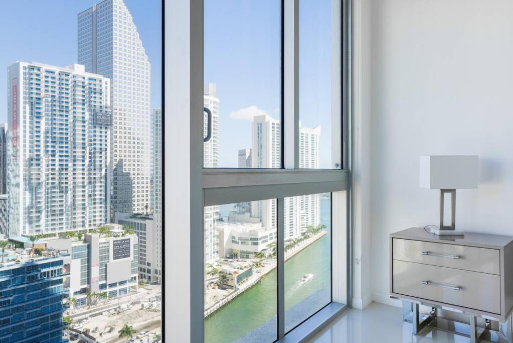Wonderful 2 BR APT With Ocean Views At Icon Brickell