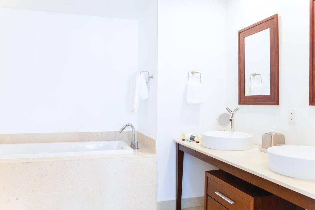 Wonderful 2 BR APT With Ocean Views At Icon Brickell