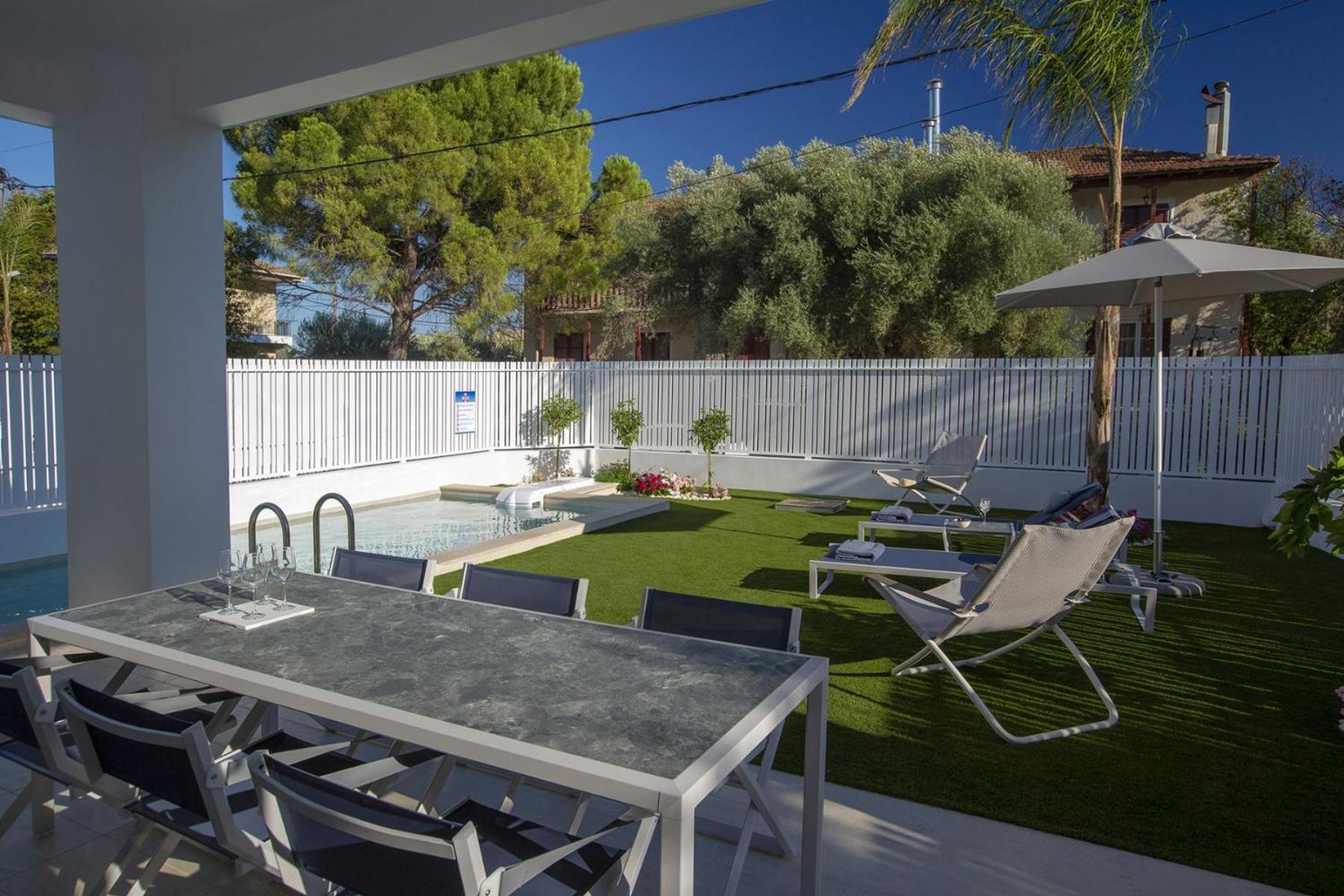THE QUAD Luxury Villas view 3