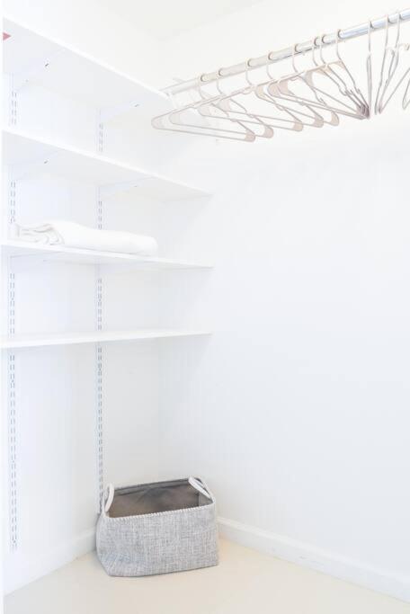Wonderful 2 BR APT With Ocean Views At Icon Brickell