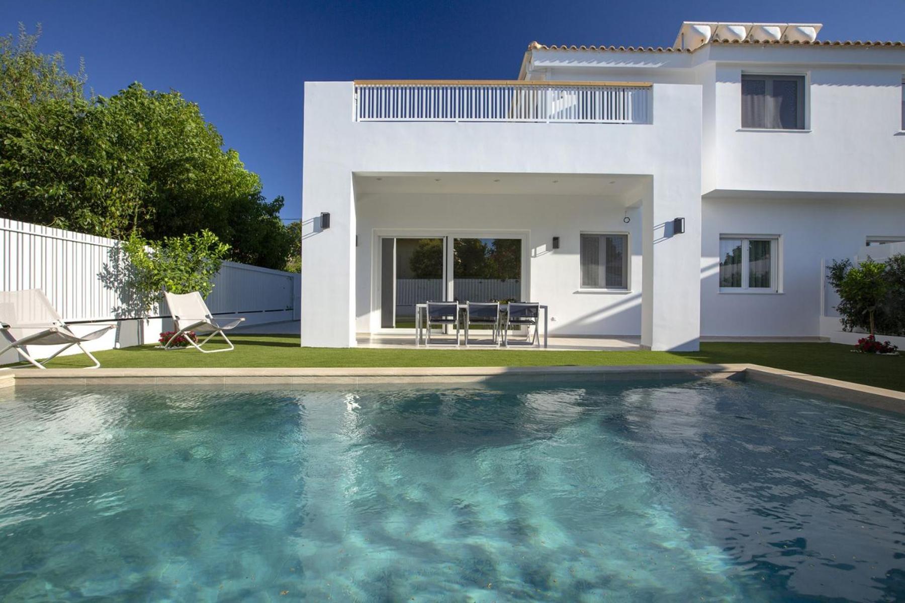 THE QUAD Luxury Villas view 5