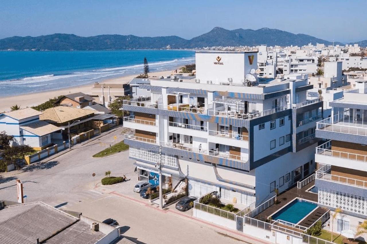 Mar de Fora 205 – Lindíssima Cobertura Duplex - Piscina no Condomínio - 100 Metros da Praia de Mariscal.