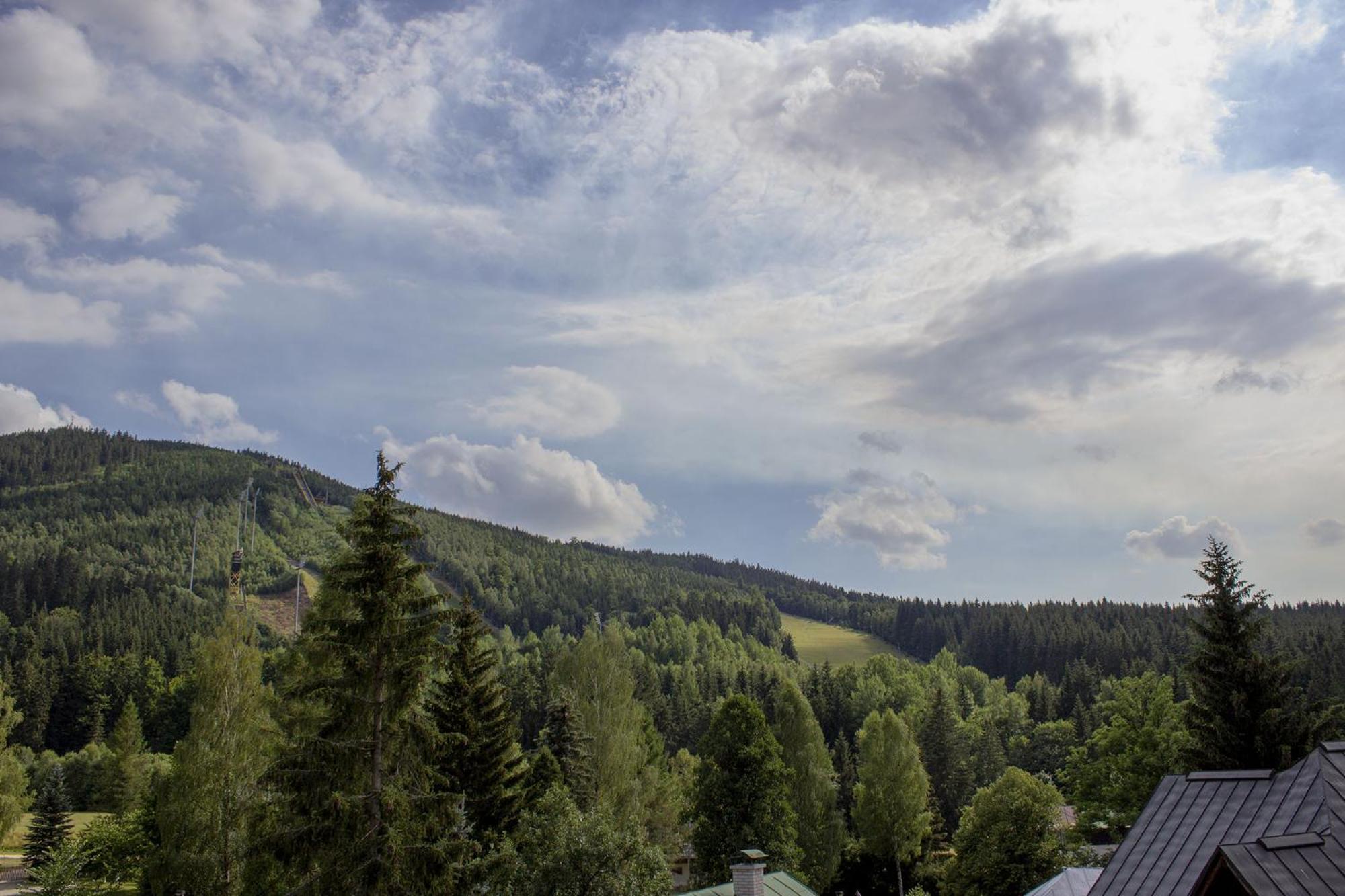 ENJOYHARRACHOV - Atraktivní slunný klimatizovaný apartmán 14 v centru se saunou, parkováním, Wifi-WLAN, SAT, herní konzolí, PC s win 10, Netflix zdarma a m