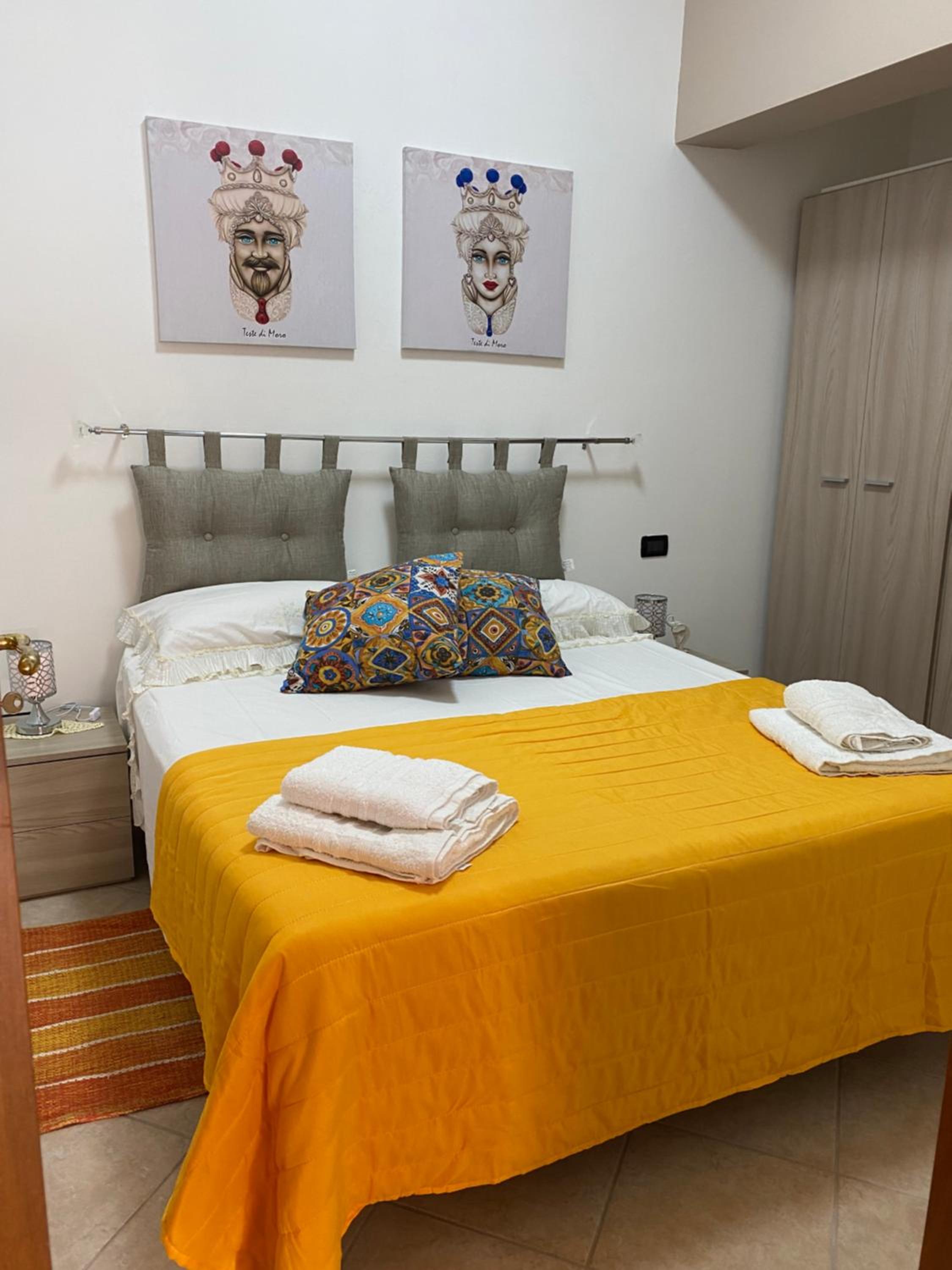 Holiday mode EVA en Partinico — hotel room