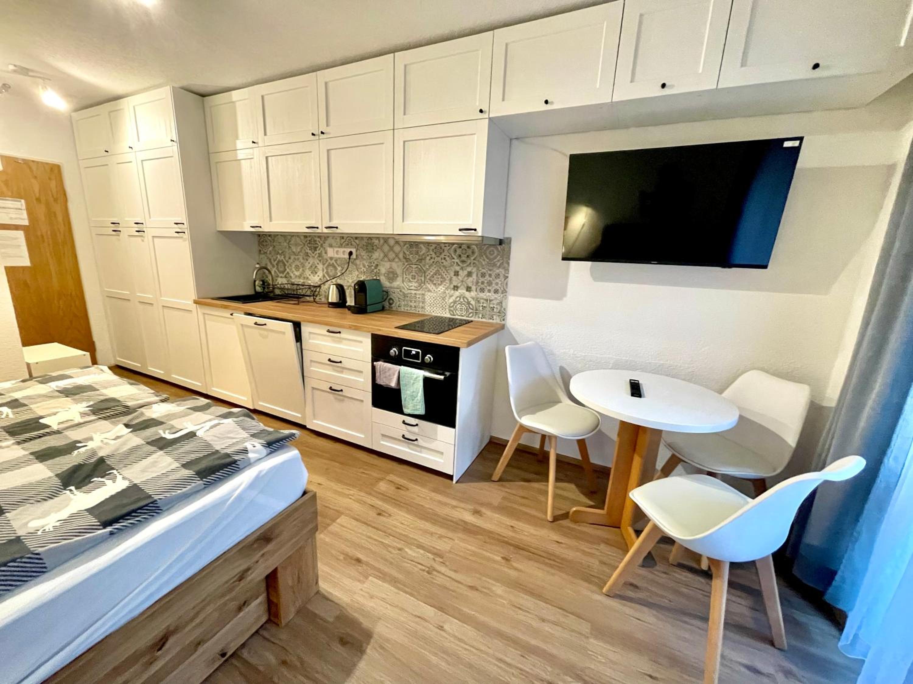 2022 Neu renoviert- Apartments Michaela view 4