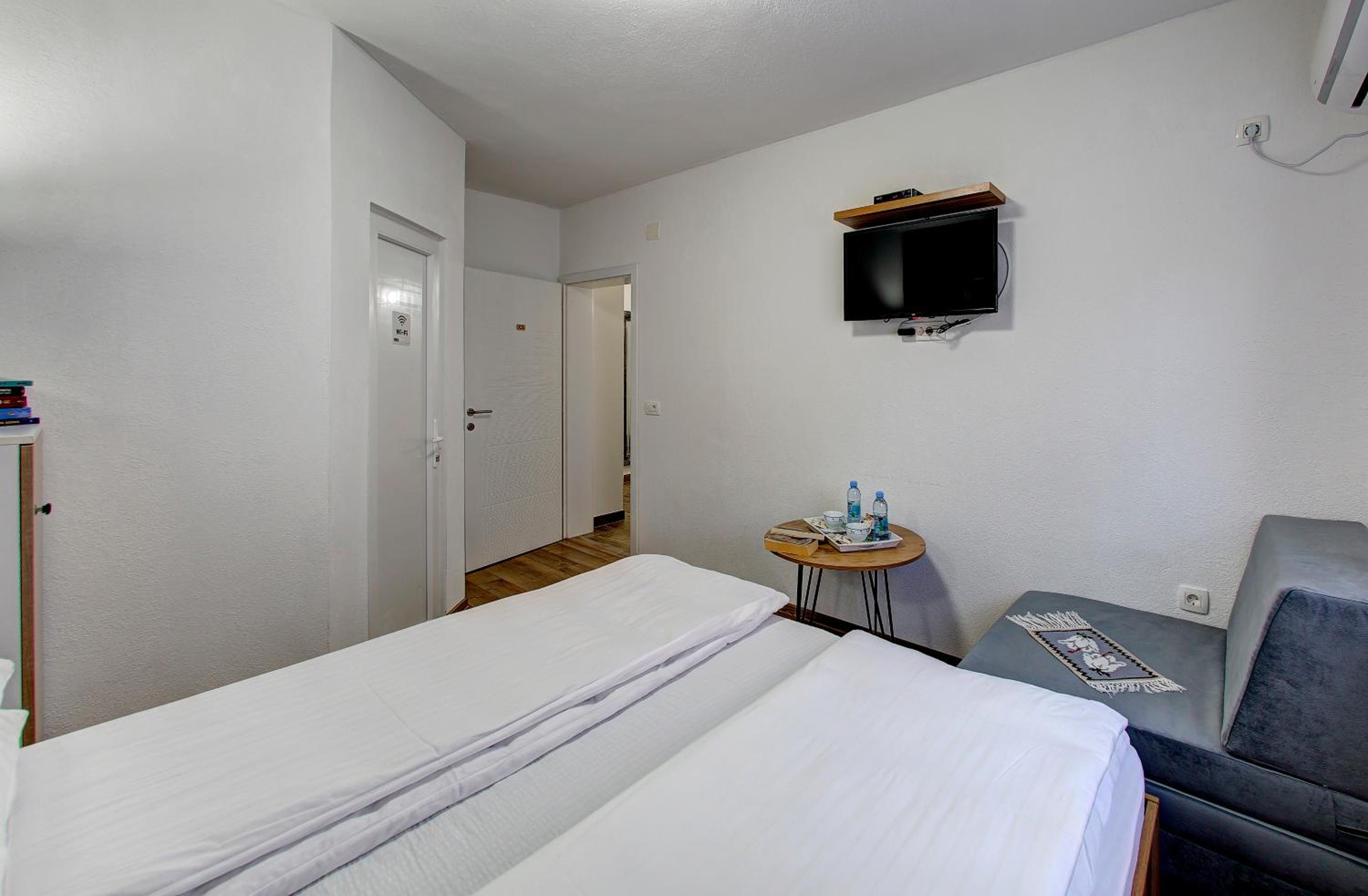 Guesthouse Check In