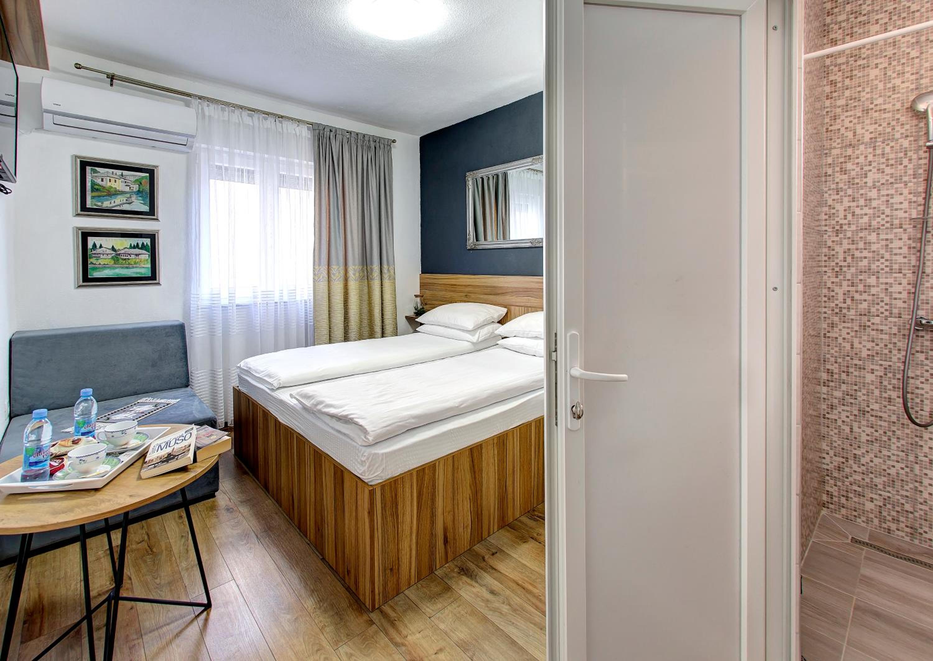 Guesthouse Check In