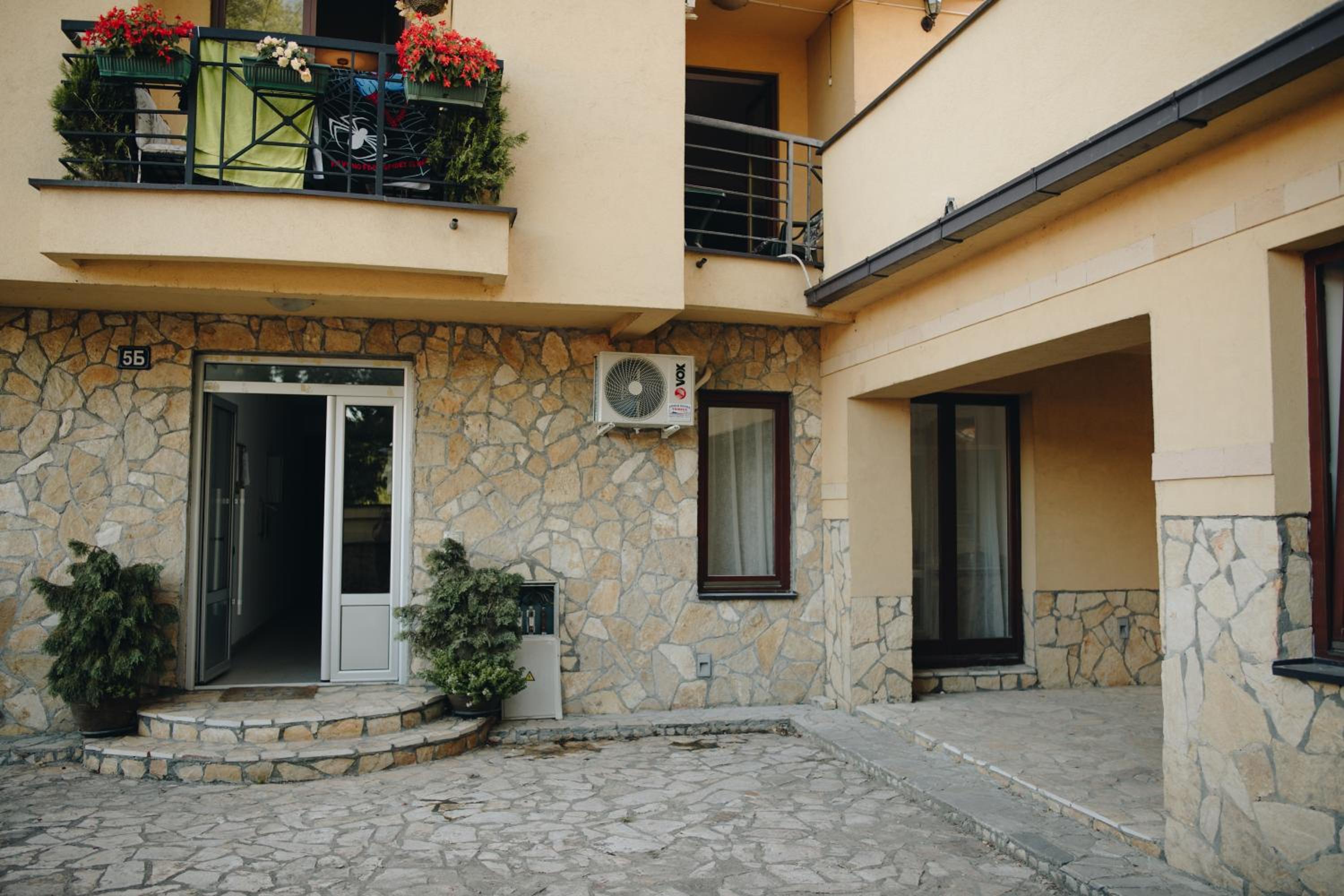Photo 48
