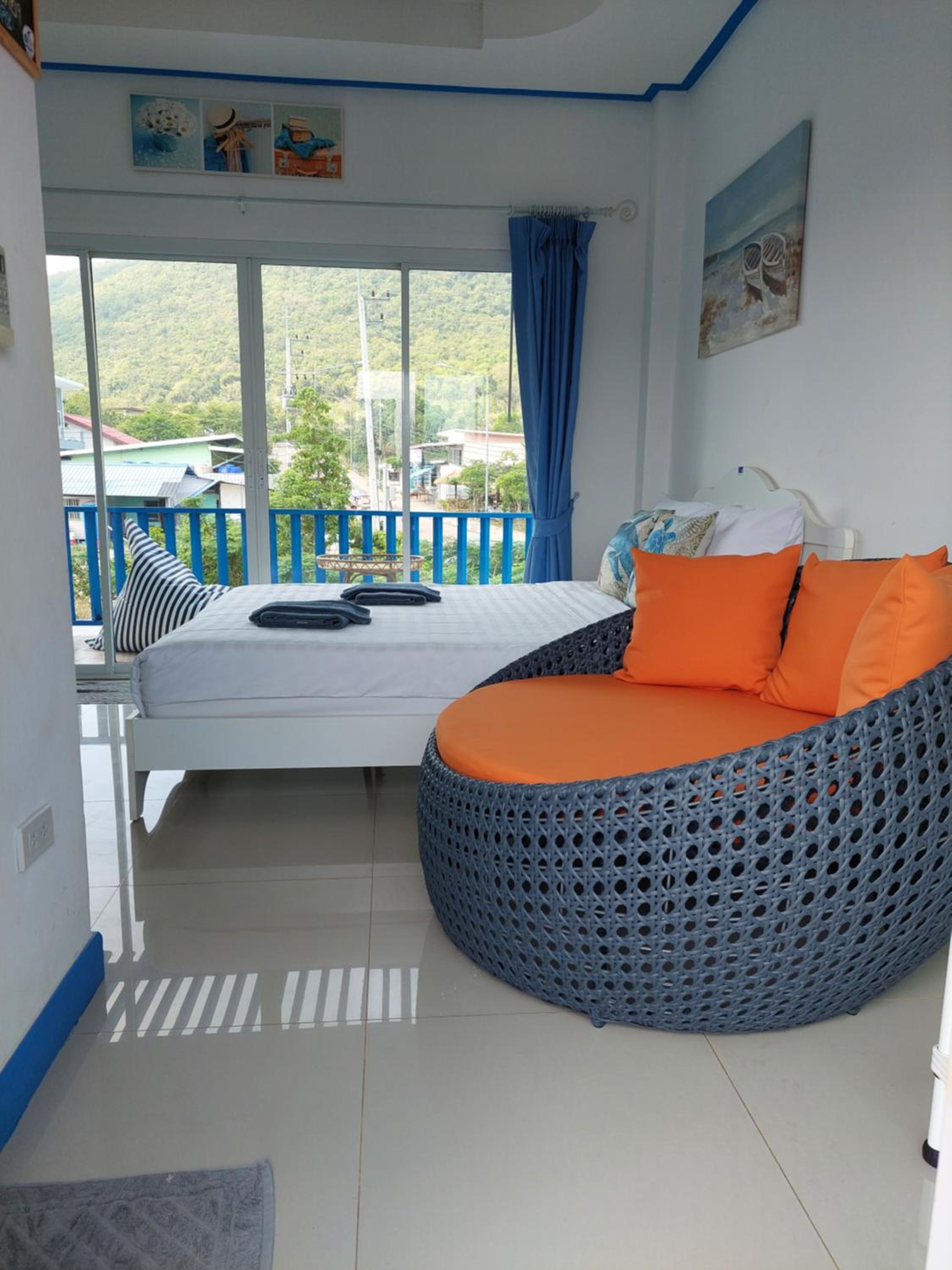 Blue sky Koh larn Resort view 5