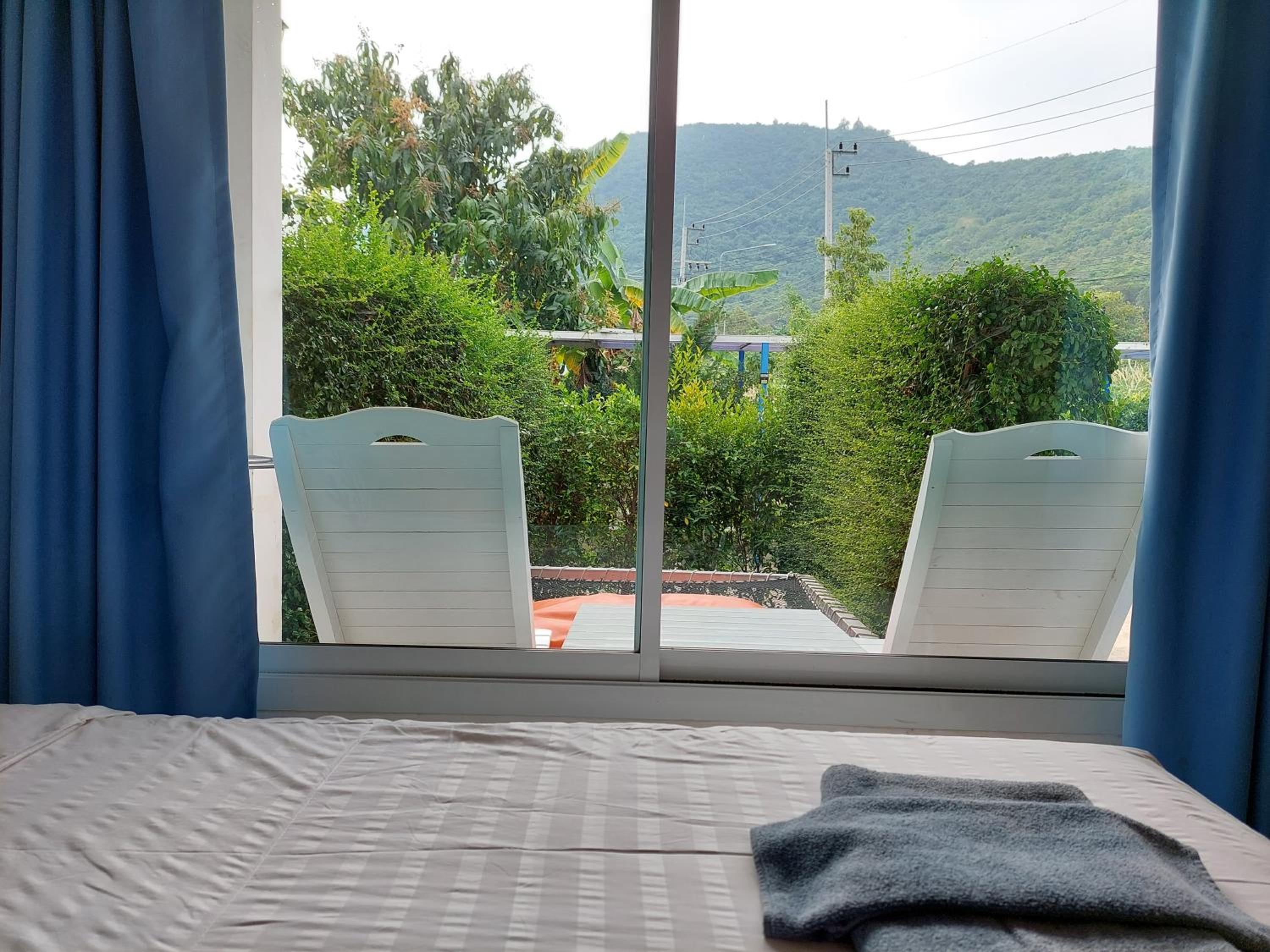 Blue sky Koh larn Resort view 4