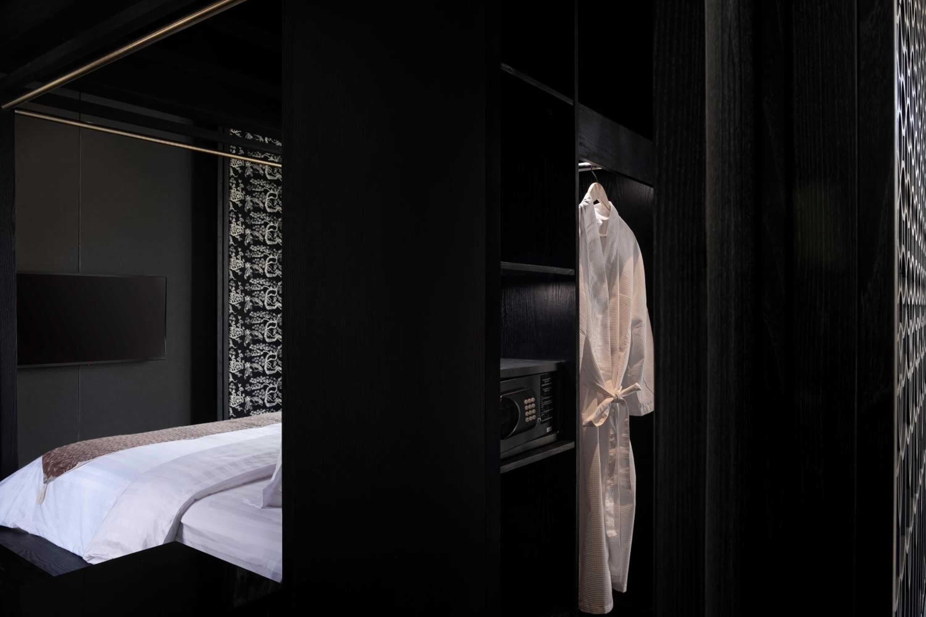 Manhattan In Canggu Luxury Villa by Mahavilas view 4