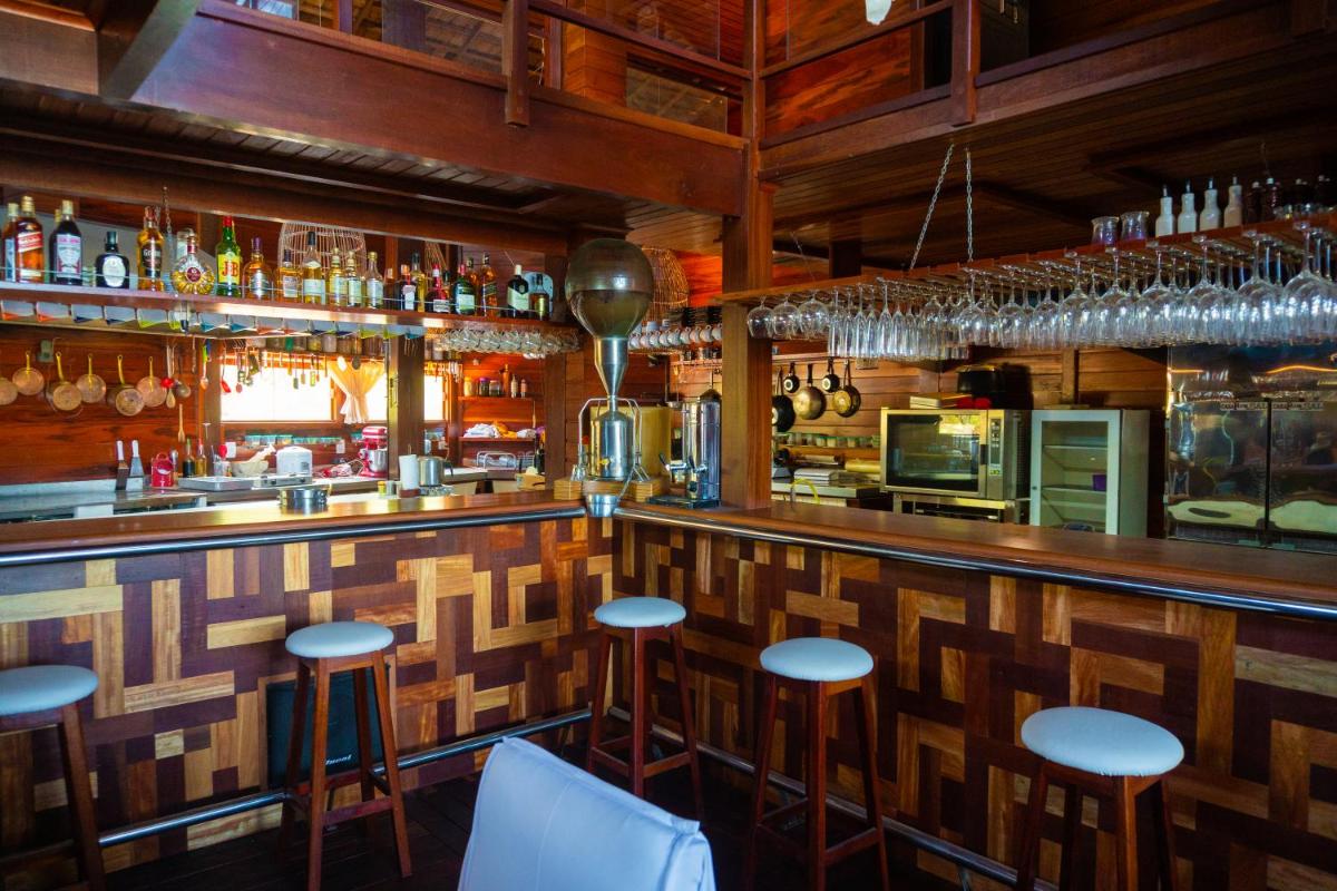 bar