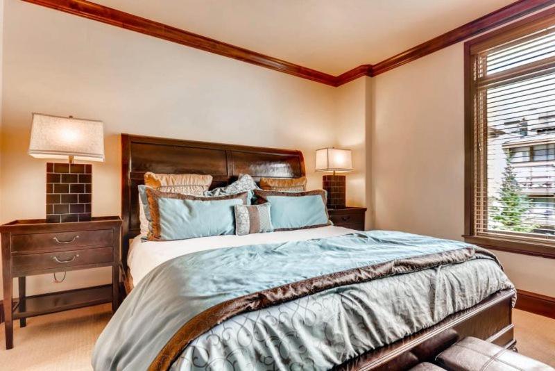 Vail Lion Square 401N view 3