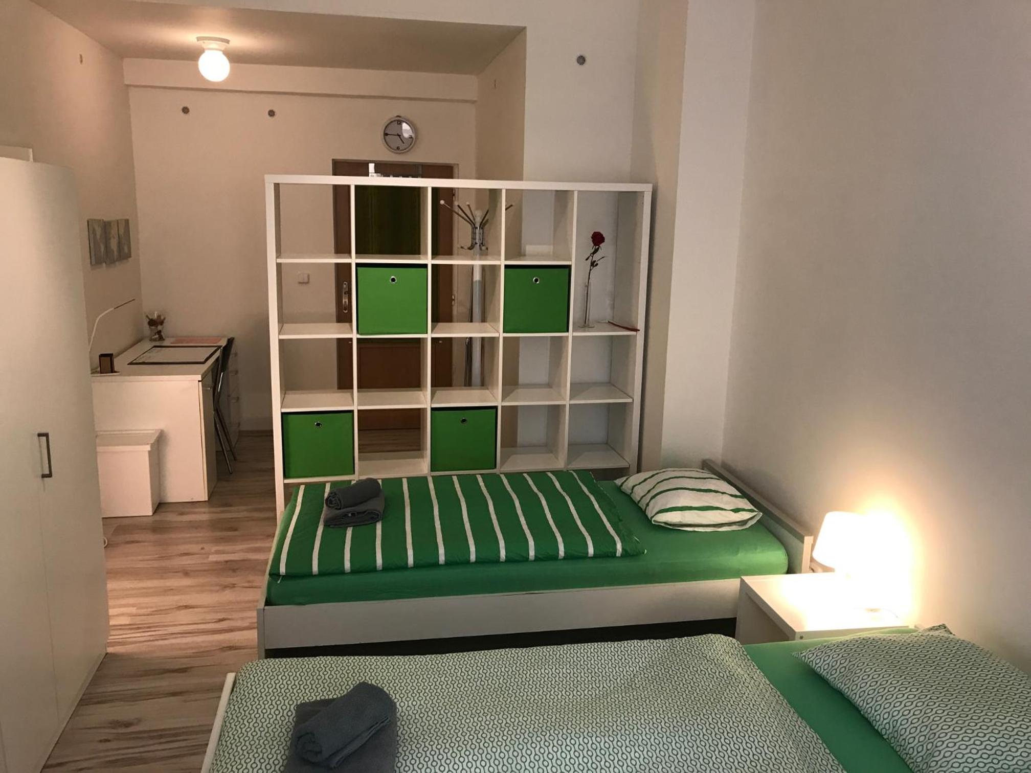 3 Bed Flat - Sleeps 20 - Smoking room - Wifi