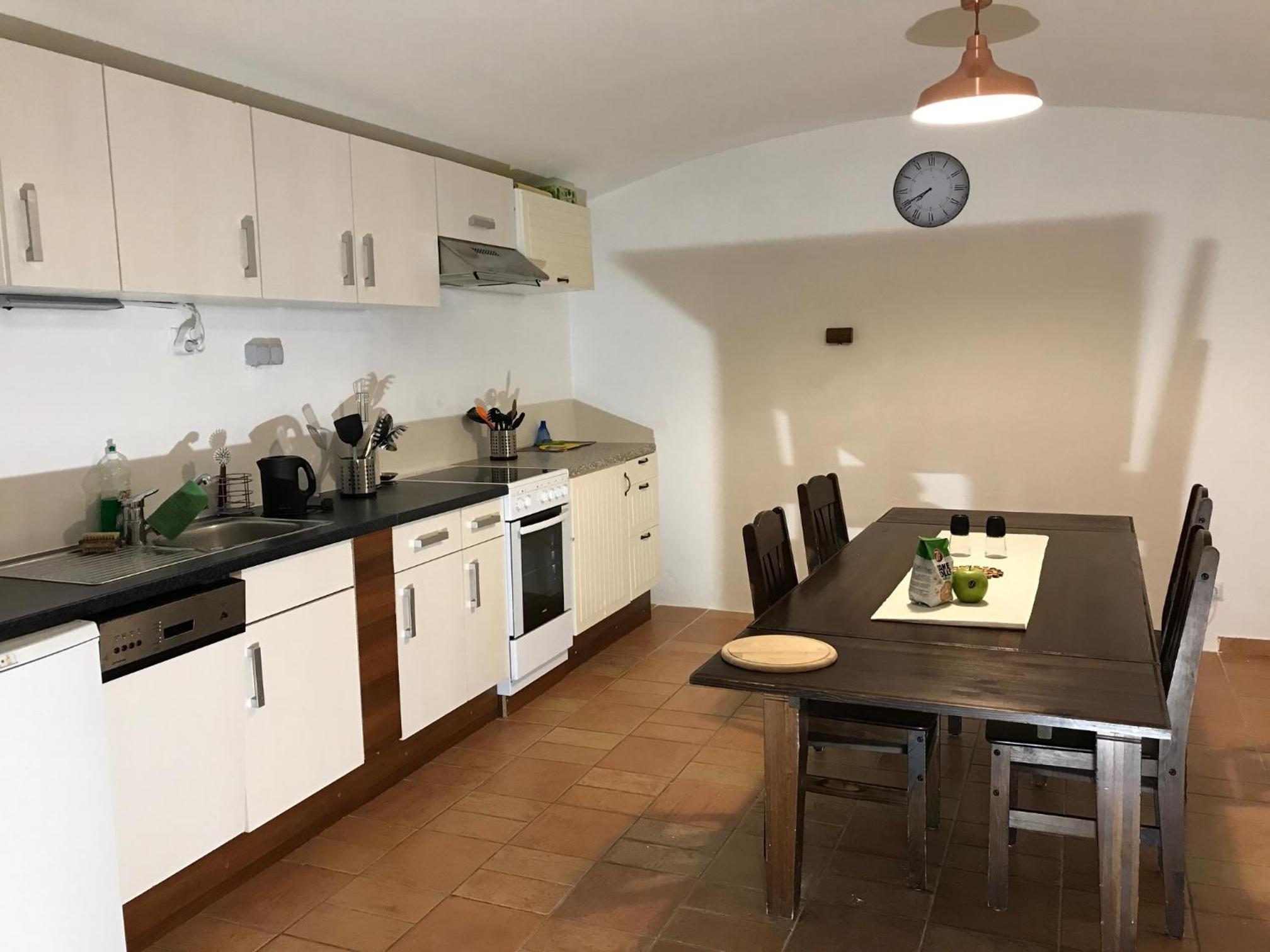 3 Bed Flat - Sleeps 20 - Smoking room - Wifi