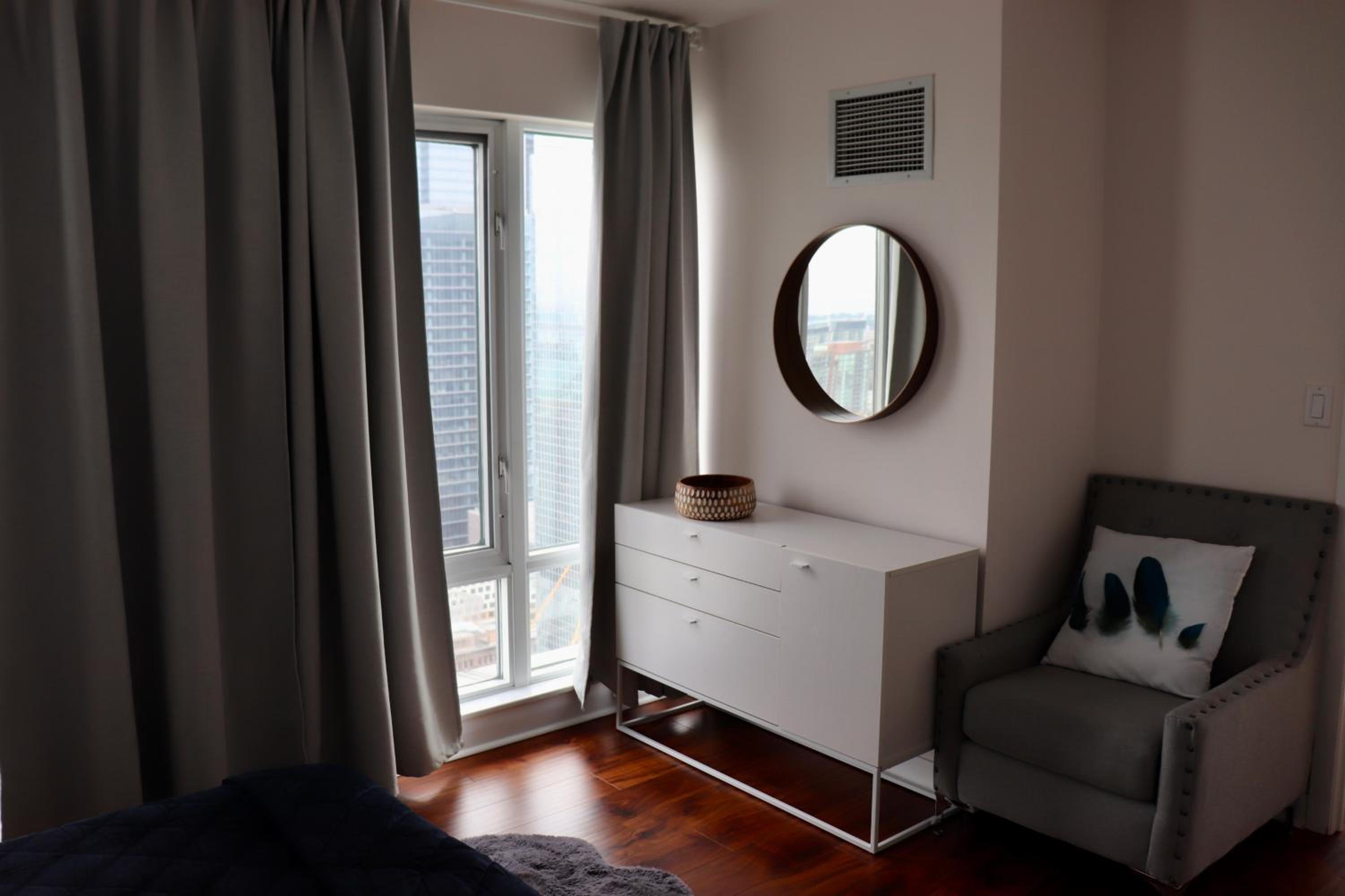 Apartment/2Bedrooms/2 Full Bathrooms/Free parking