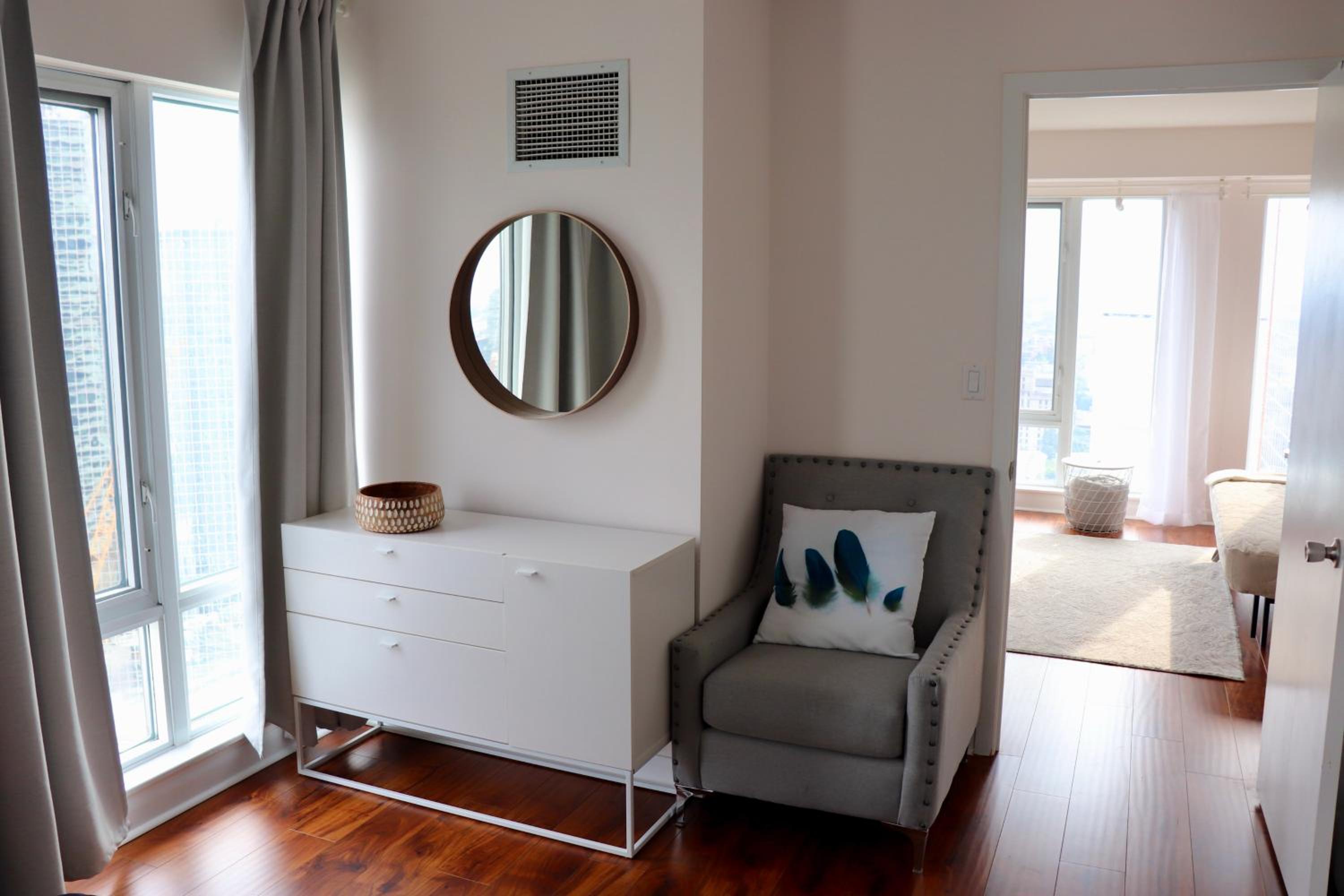 Apartment/2Bedrooms/2 Full Bathrooms/Free parking