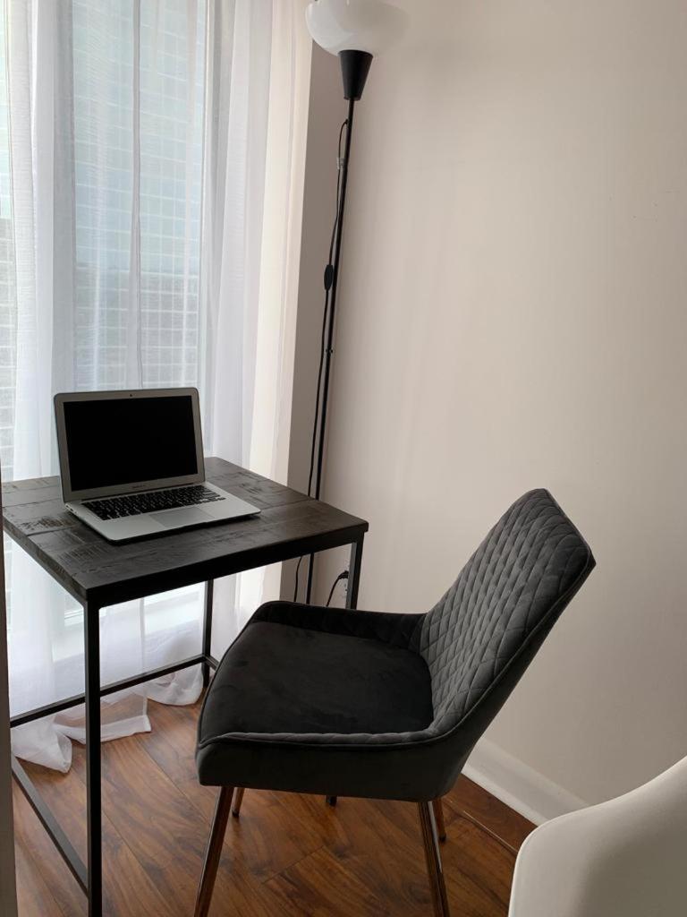 Apartment/2Bedrooms/2 Full Bathrooms/Free parking