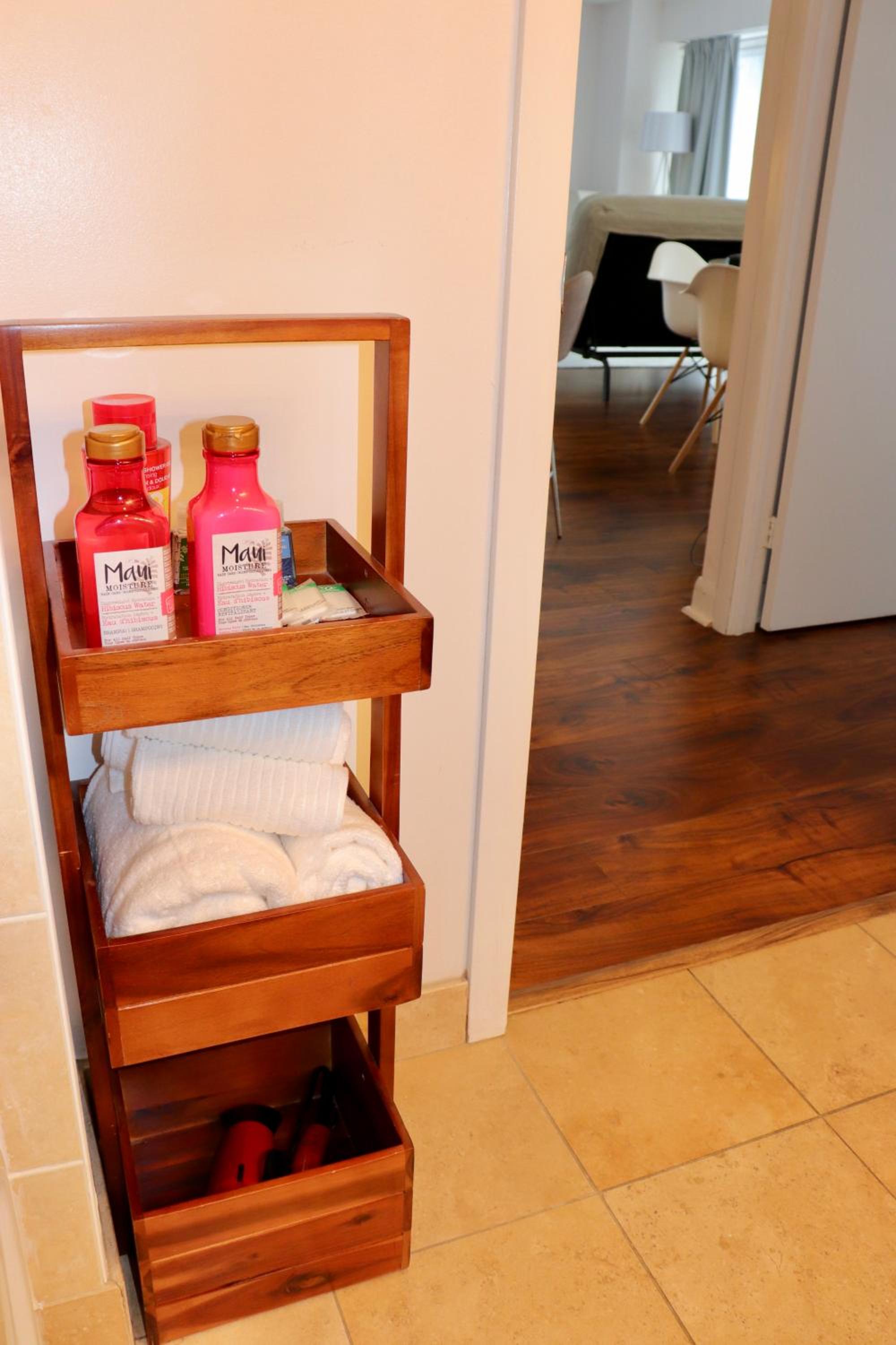Apartment/2Bedrooms/2 Full Bathrooms/Free parking