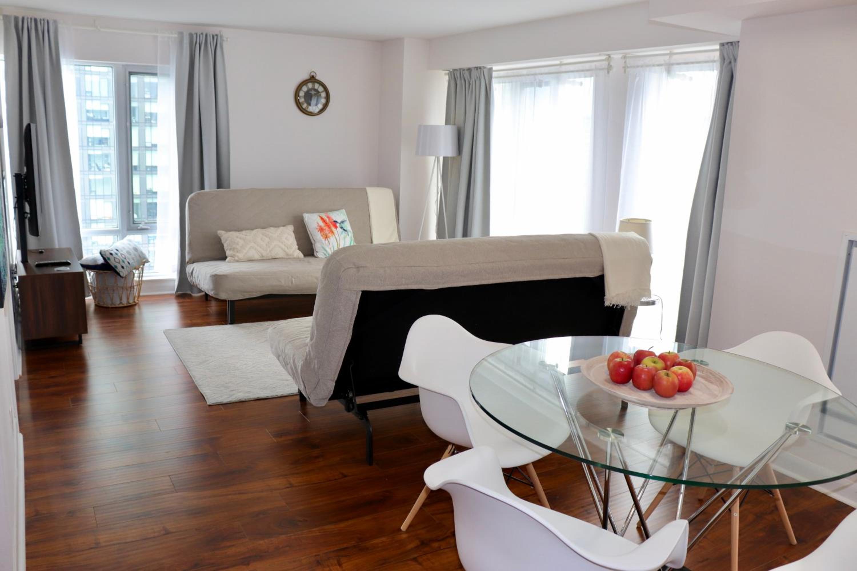 Apartment/2Bedrooms/2 Full Bathrooms/Free parking