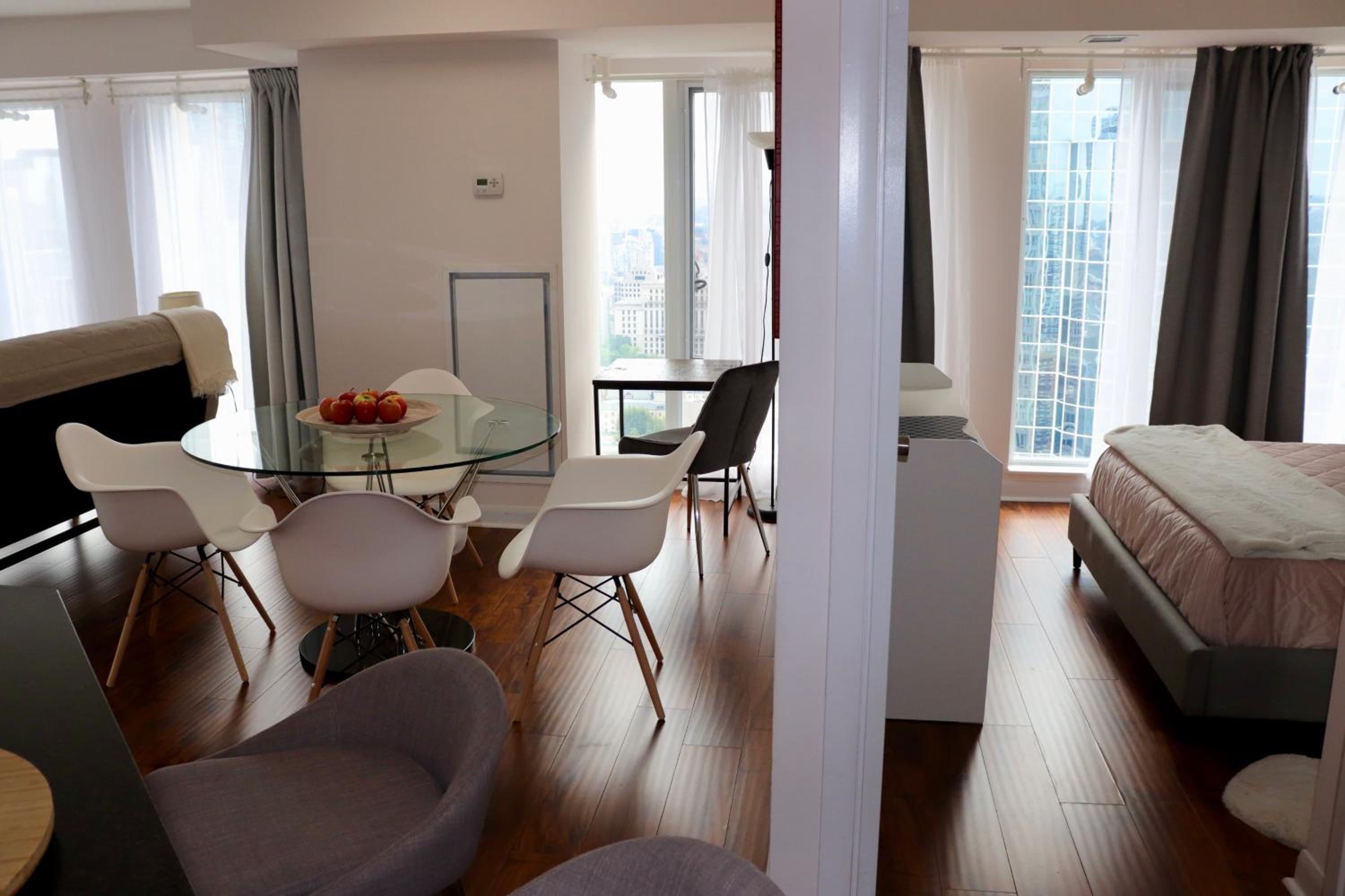 Apartment/2Bedrooms/2 Full Bathrooms/Free parking