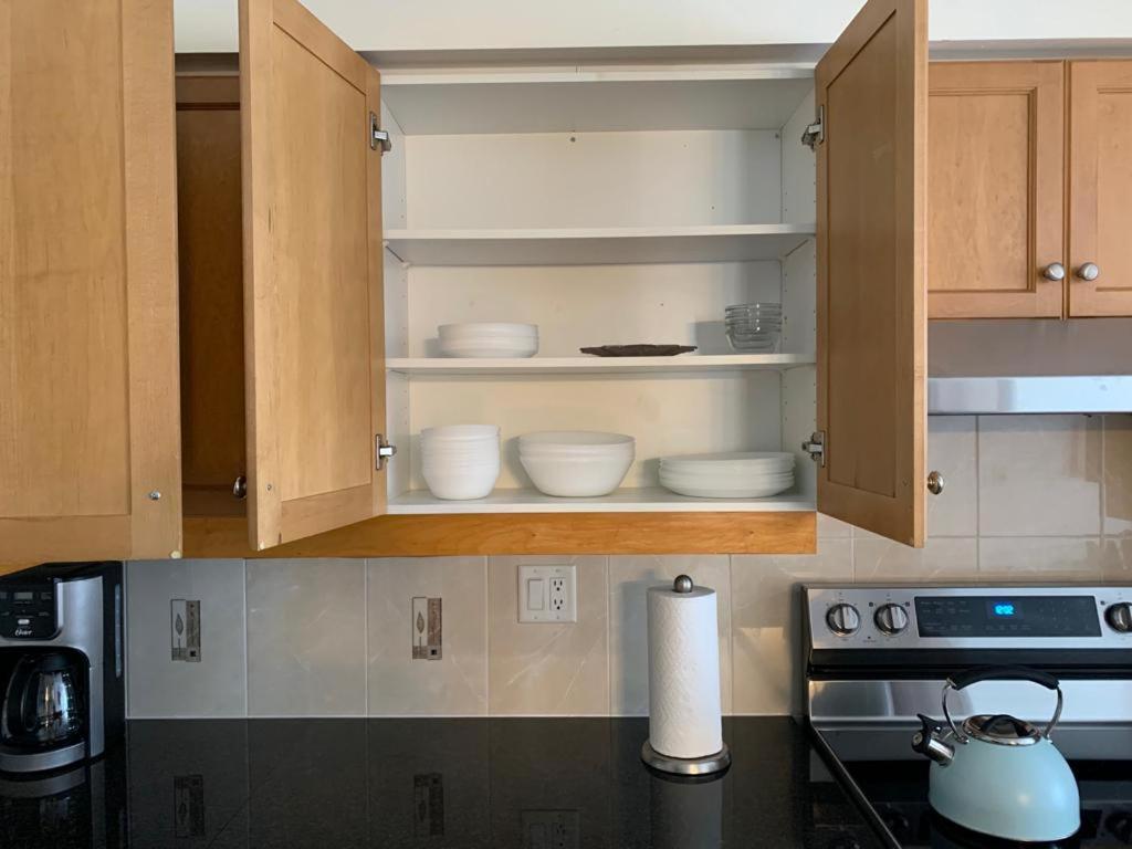 Apartment/2Bedrooms/2 Full Bathrooms/Free parking