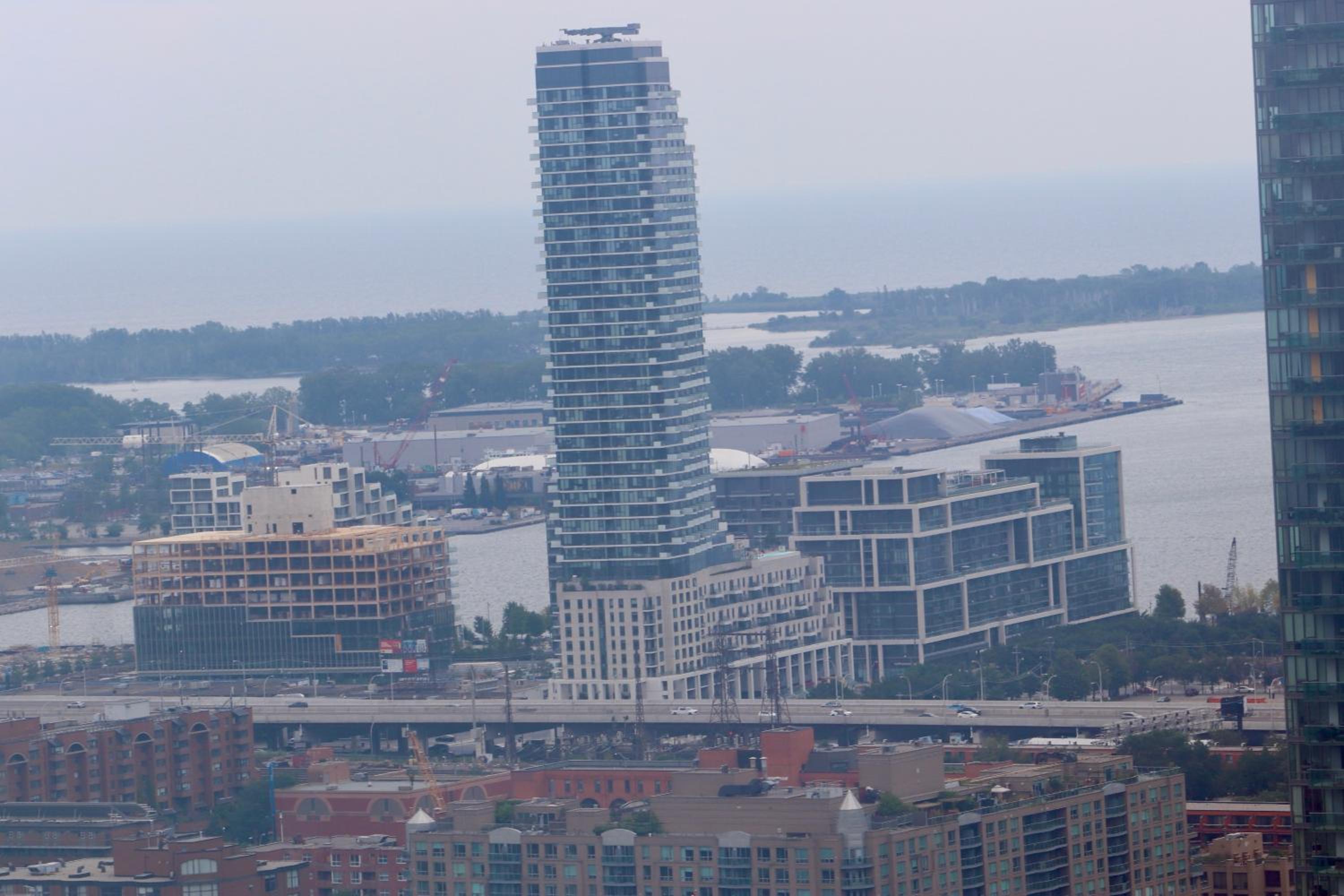 Apartment/2Bedrooms/2 Full Bathrooms/Free parking