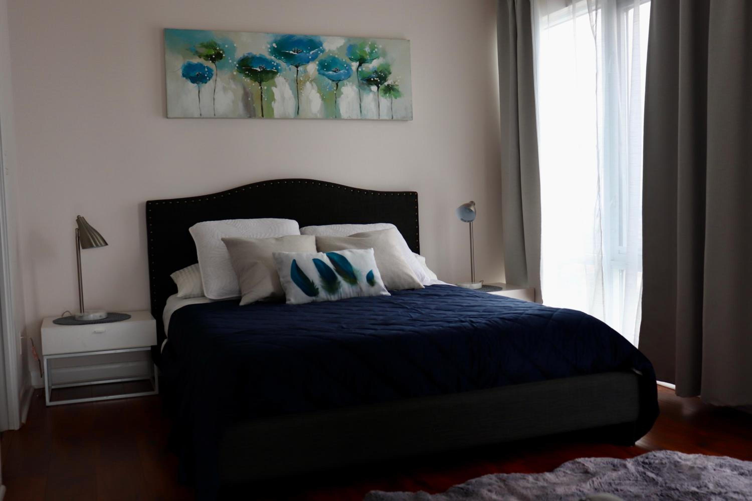 Apartment/2Bedrooms/2 Full Bathrooms/Free parking