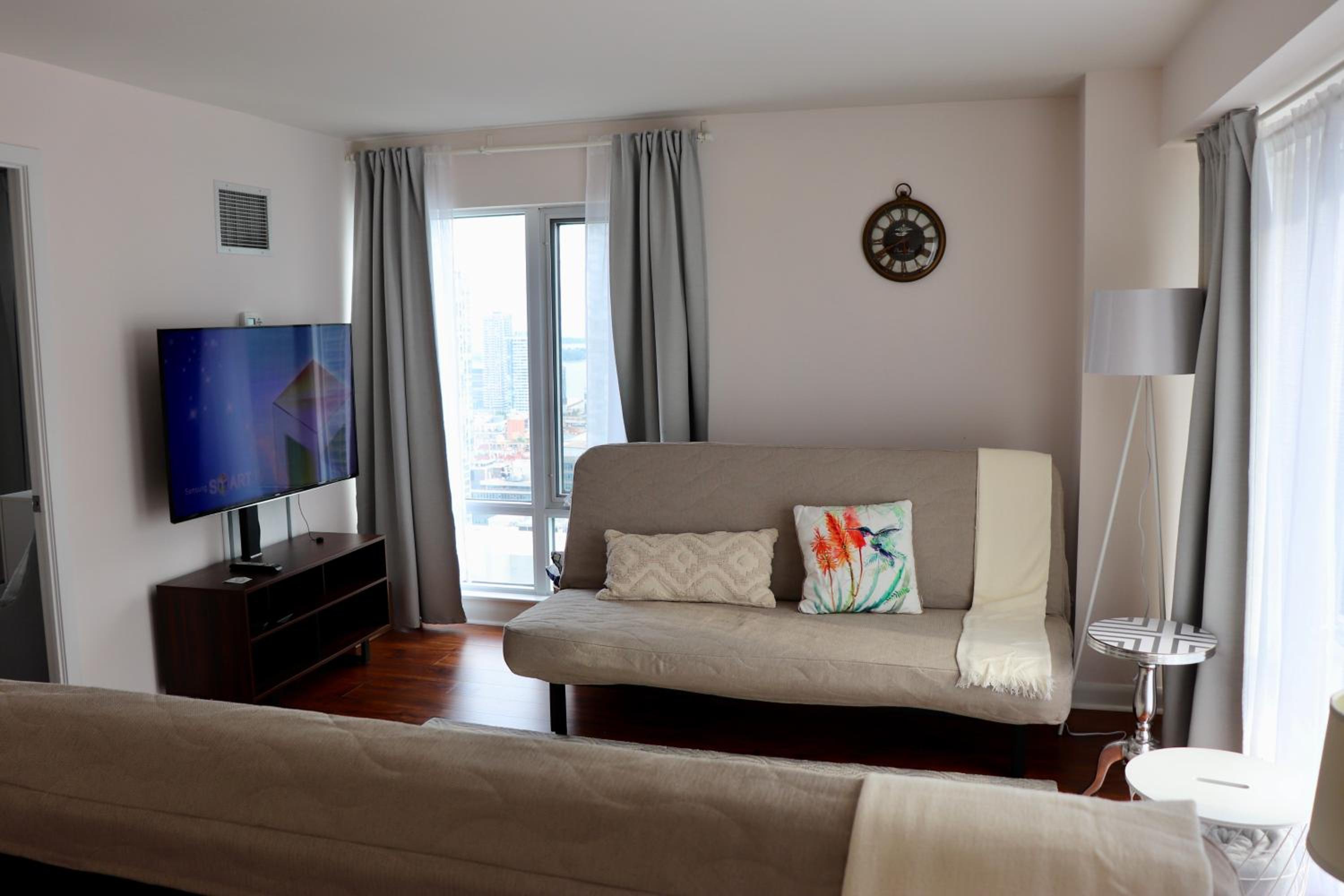 Apartment/2Bedrooms/2 Full Bathrooms/Free parking