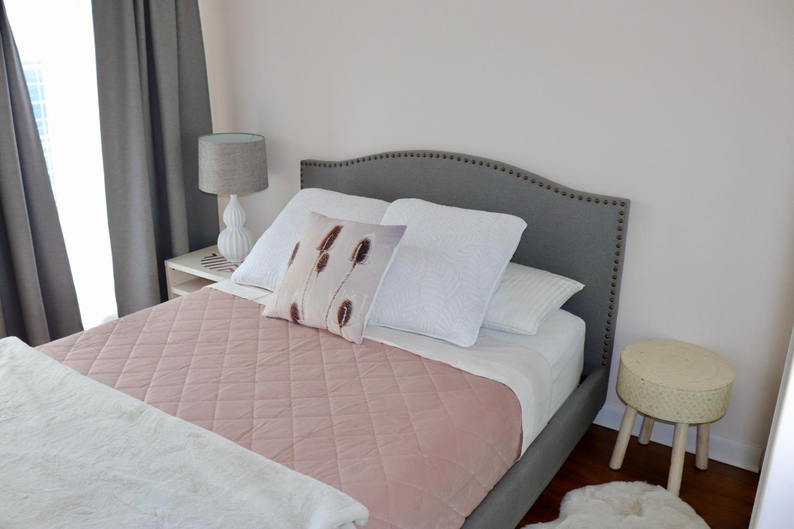 Apartment/2Bedrooms/2 Full Bathrooms/Free parking