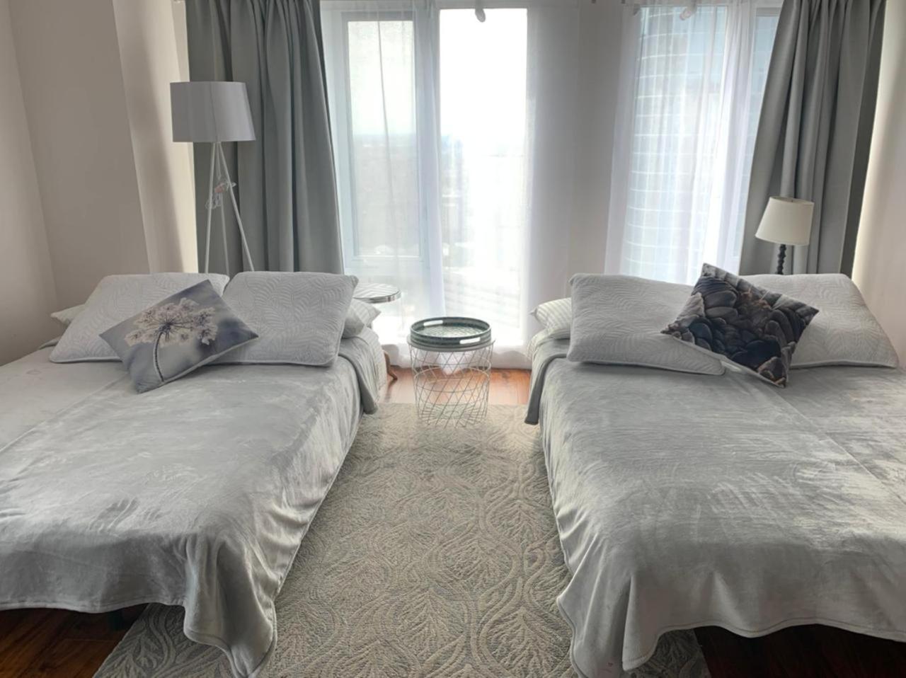 Apartment/2Bedrooms/2 Full Bathrooms/Free parking