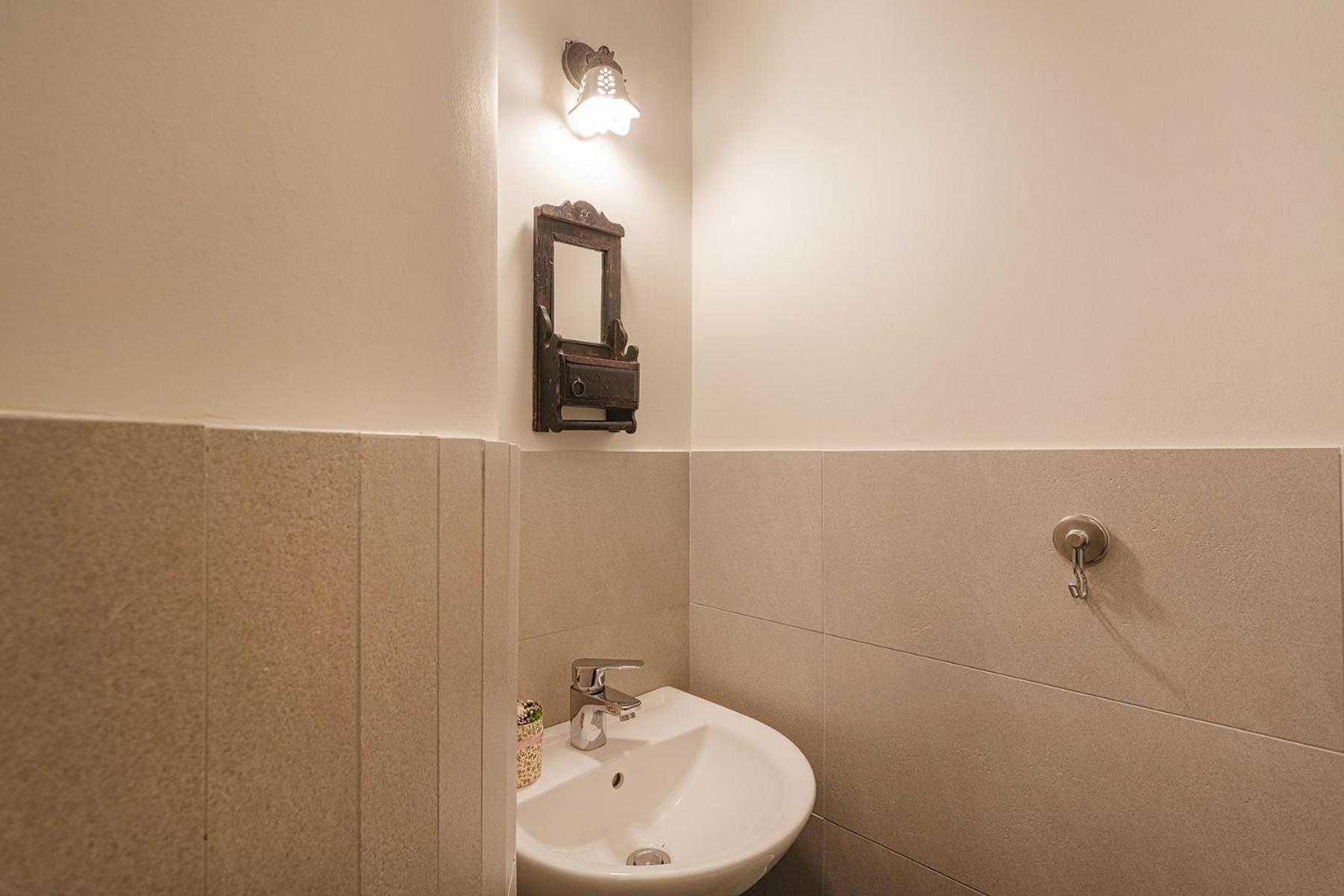 Lomellini Palace Apartments by Wonderful Italy view 5