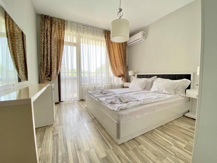 Green Paradise Deluxe Apartments