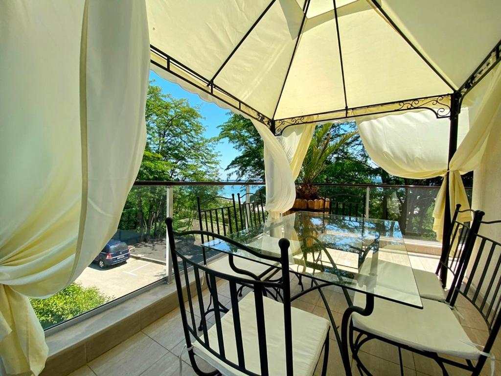 Green Paradise Deluxe Apartments