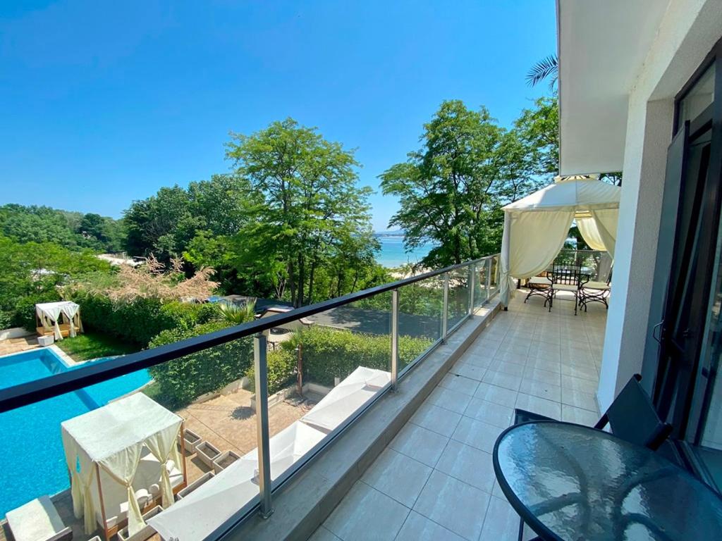 Green Paradise Deluxe Apartments