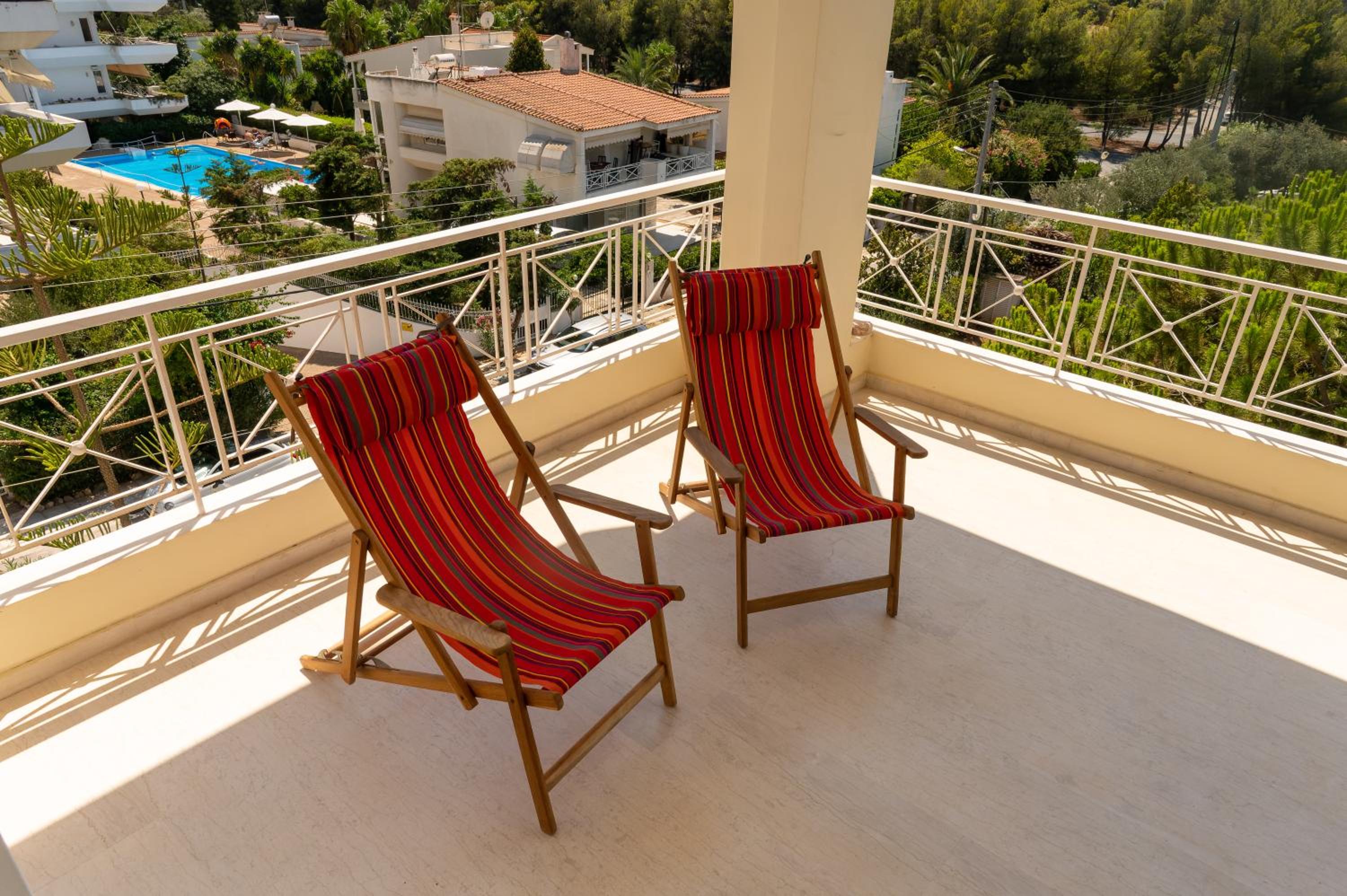 Spacious apartment in Kavouri