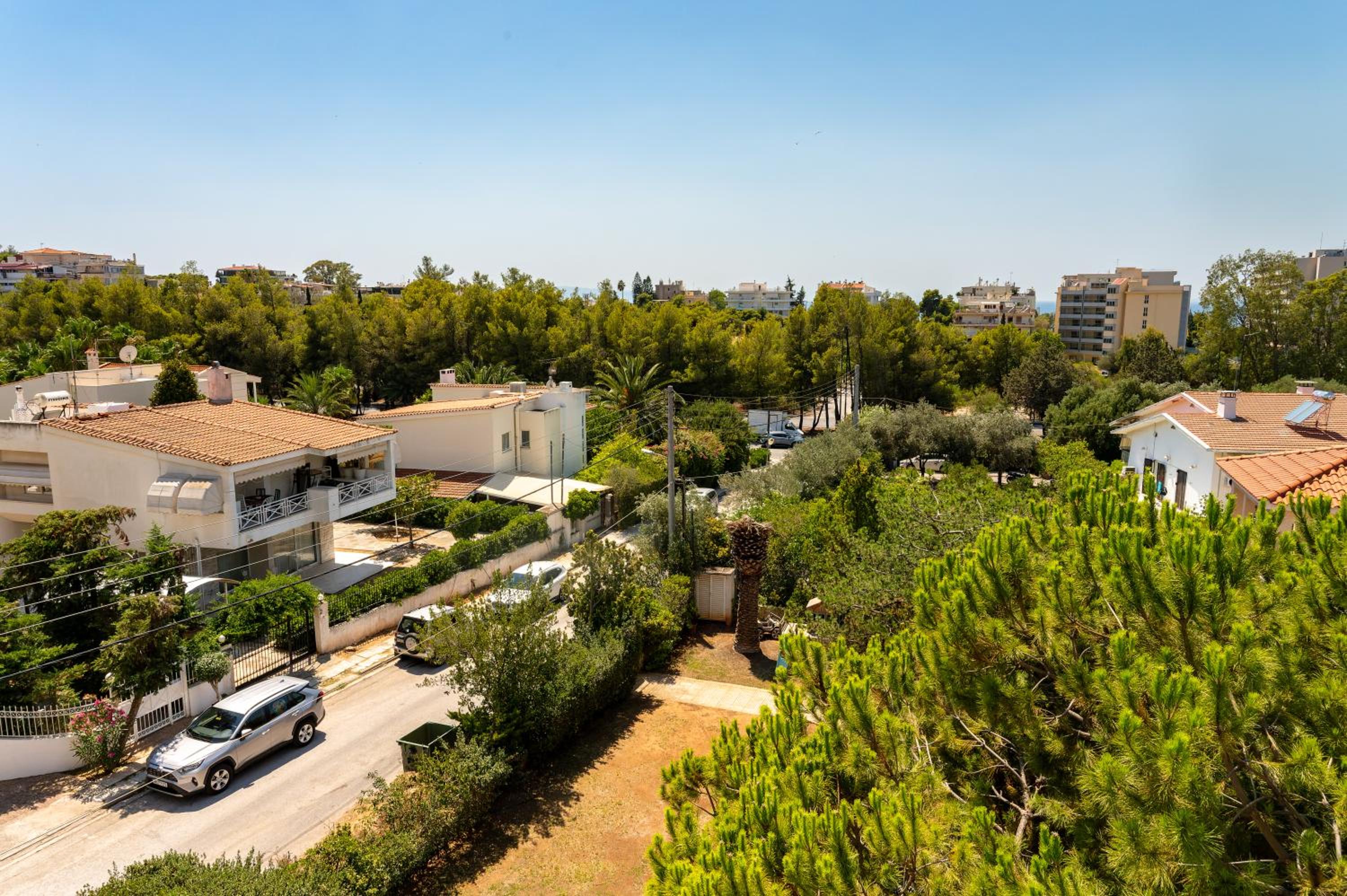 Spacious apartment in Kavouri