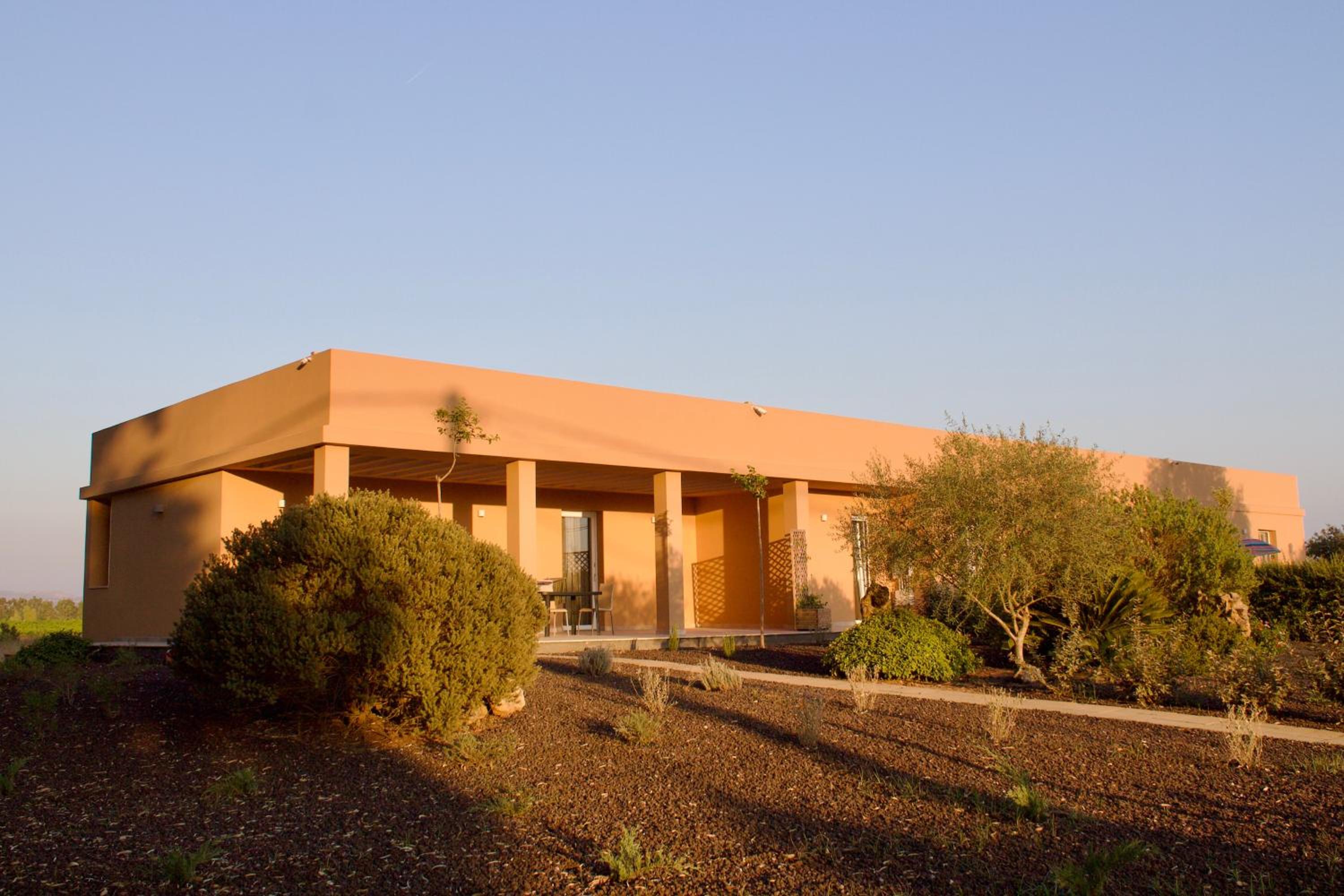 Hotel MARIS APARTMENTS - Free Airport Shuttle - Image 1