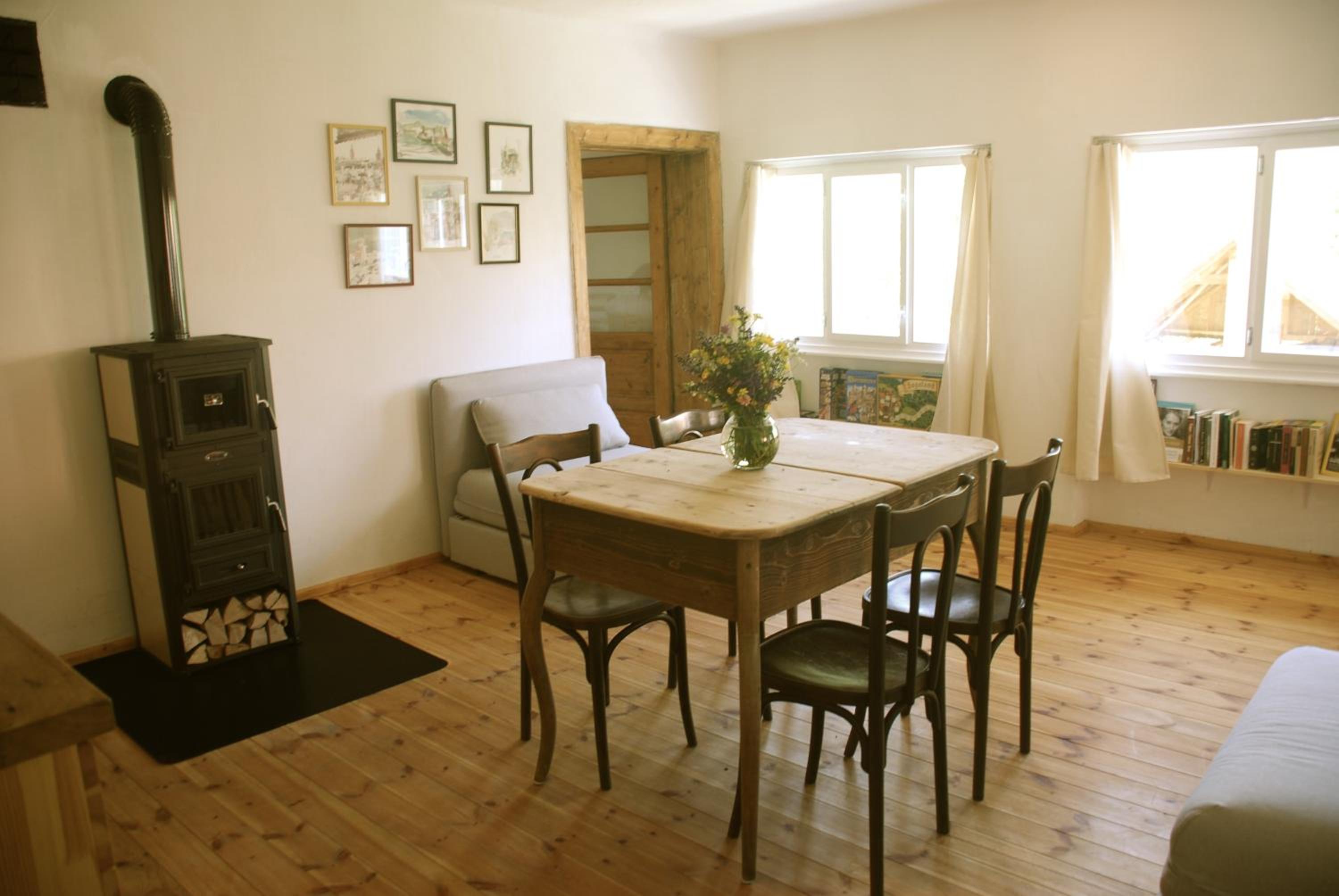 Birdsong Cottage - peaceful country retreat view 4