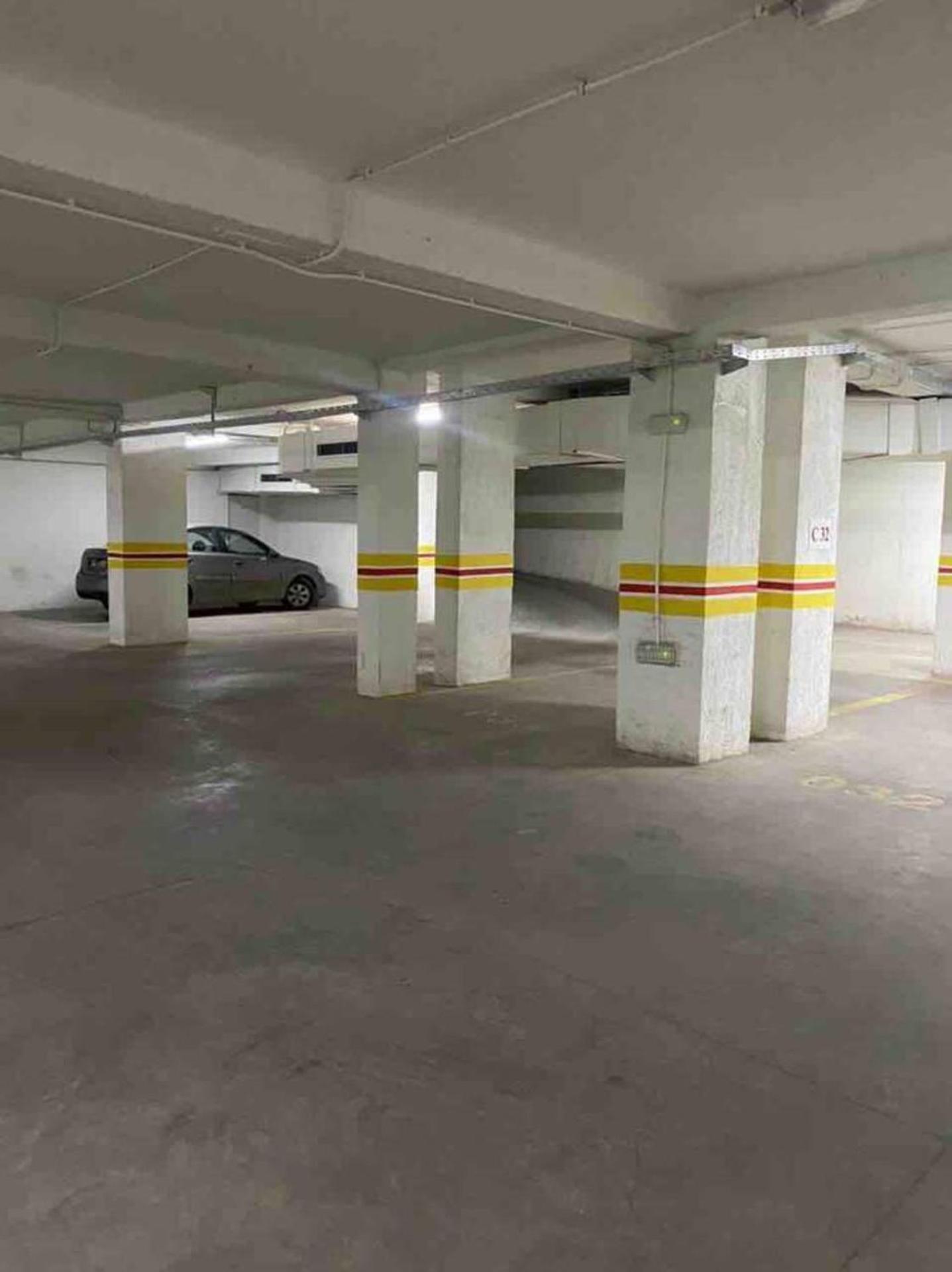 1 Bed Flat - Sleeps 2 - Parking - Wifi view 3