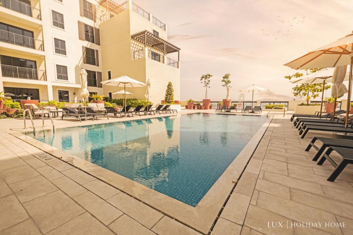 LUX The La Mer by The Sea Suite 4