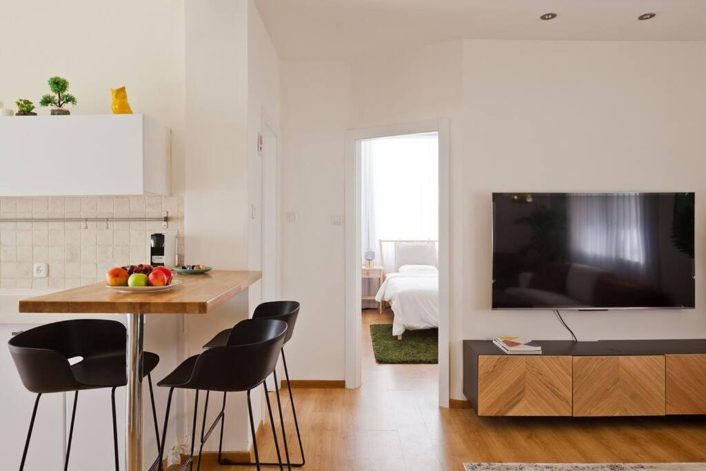 ^Superior 1 BR in the heart of the old north^ view 4
