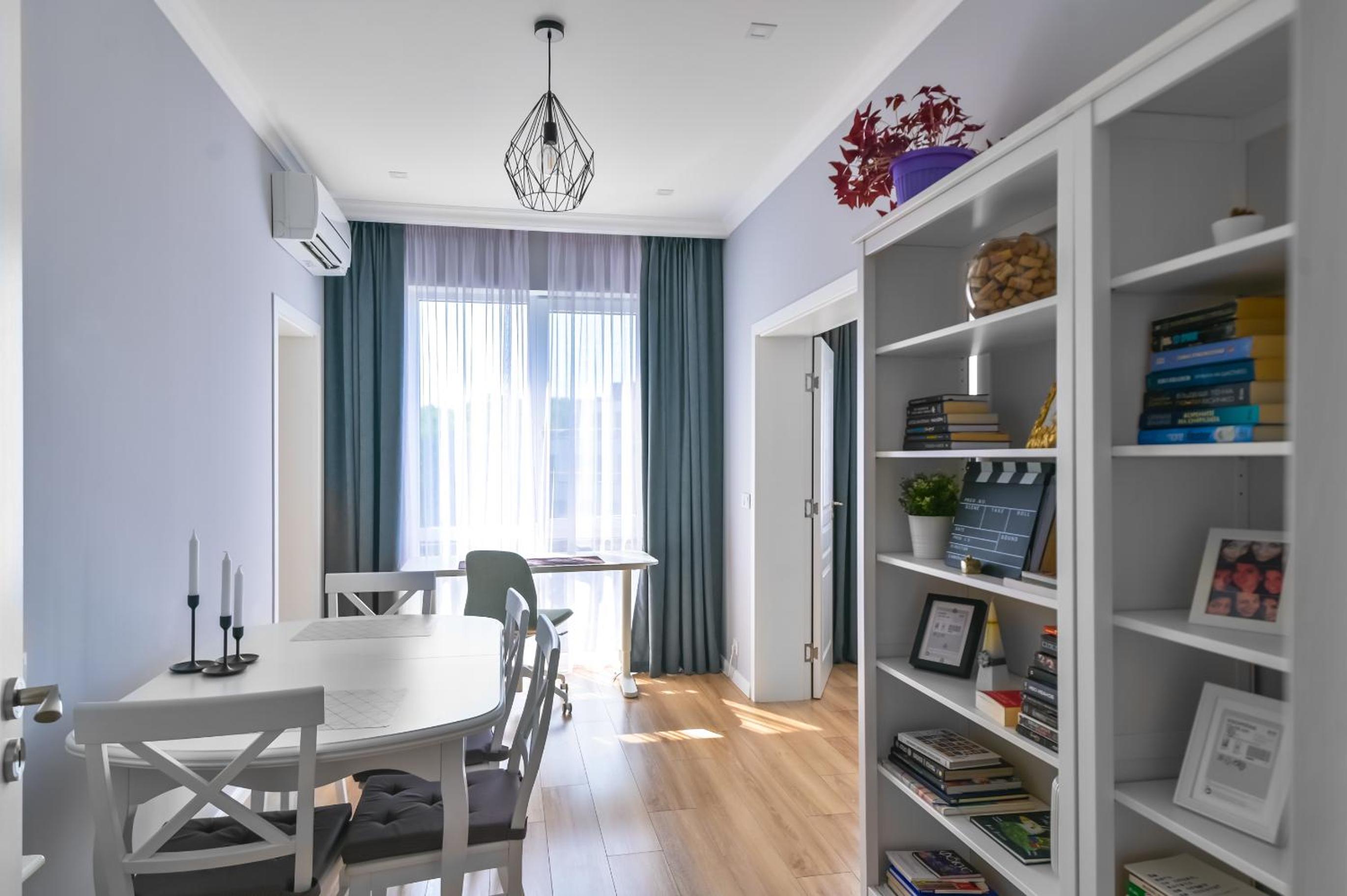 - The Blue Apartment - 1BD with Artistic Interior Design by Flat Mаnager view 2