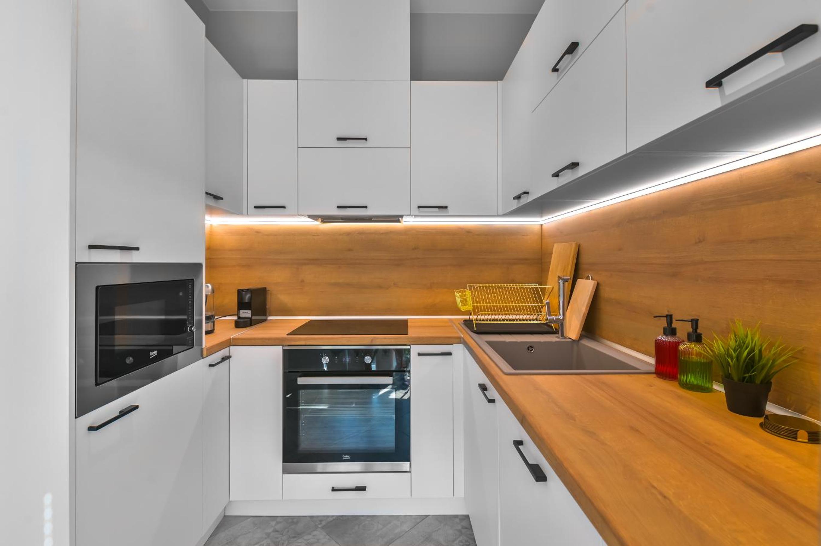 - The Blue Apartment - 1BD with Artistic Interior Design by Flat Mаnager view 3