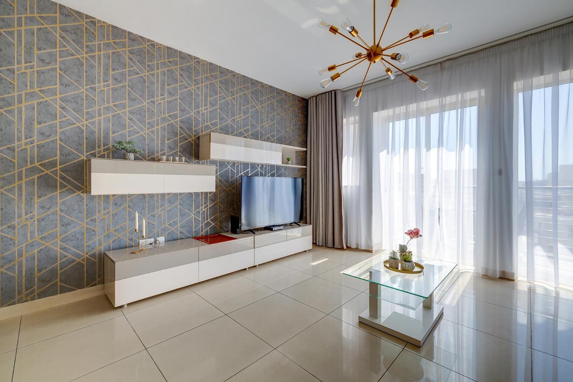 Luxury Apartment with Balcony, Central Area view 2